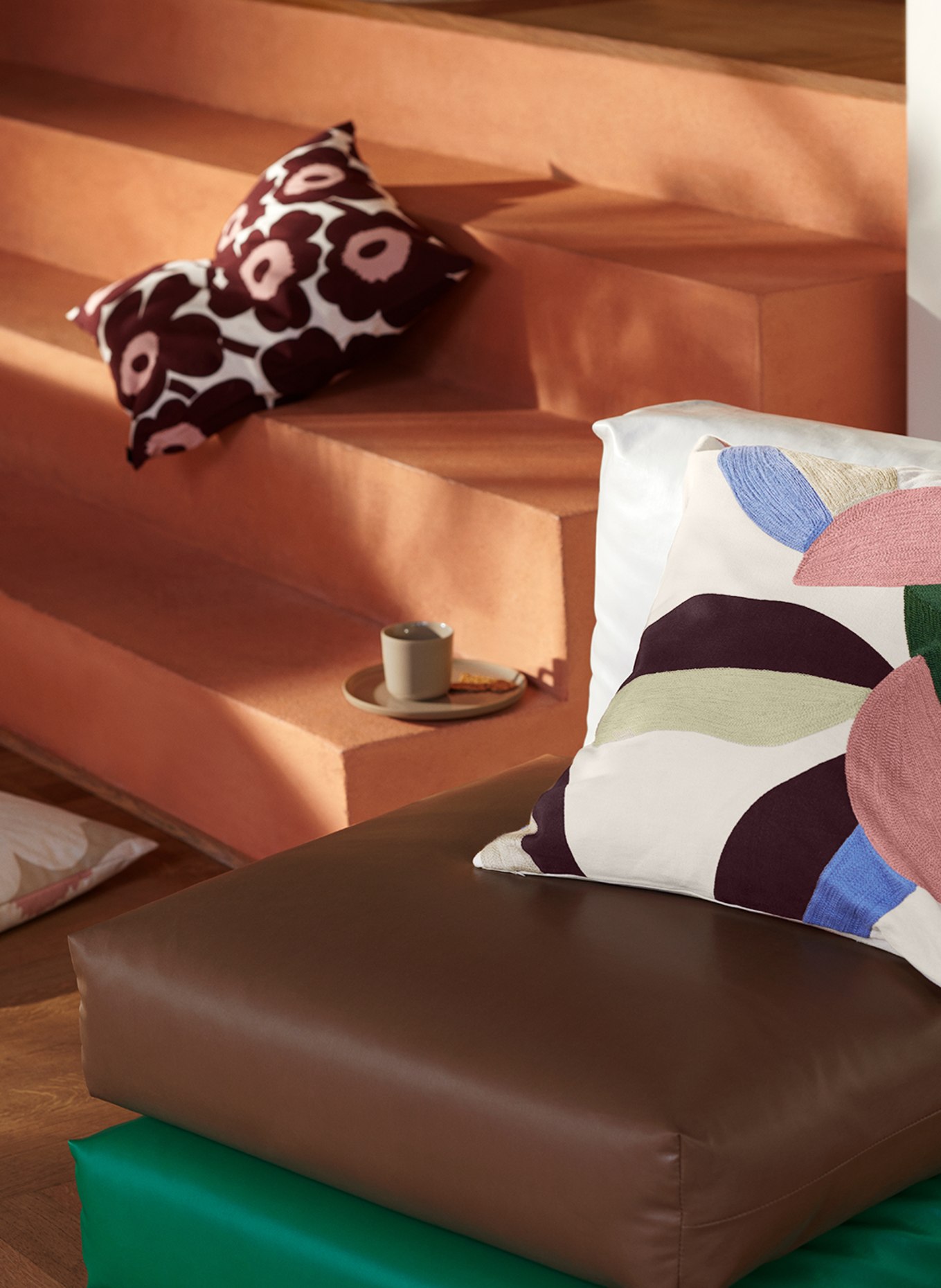 marimekko Decorative cushion cover BERRY, Color: CREAM/ FUCHSIA/ ROSE (Image 2)