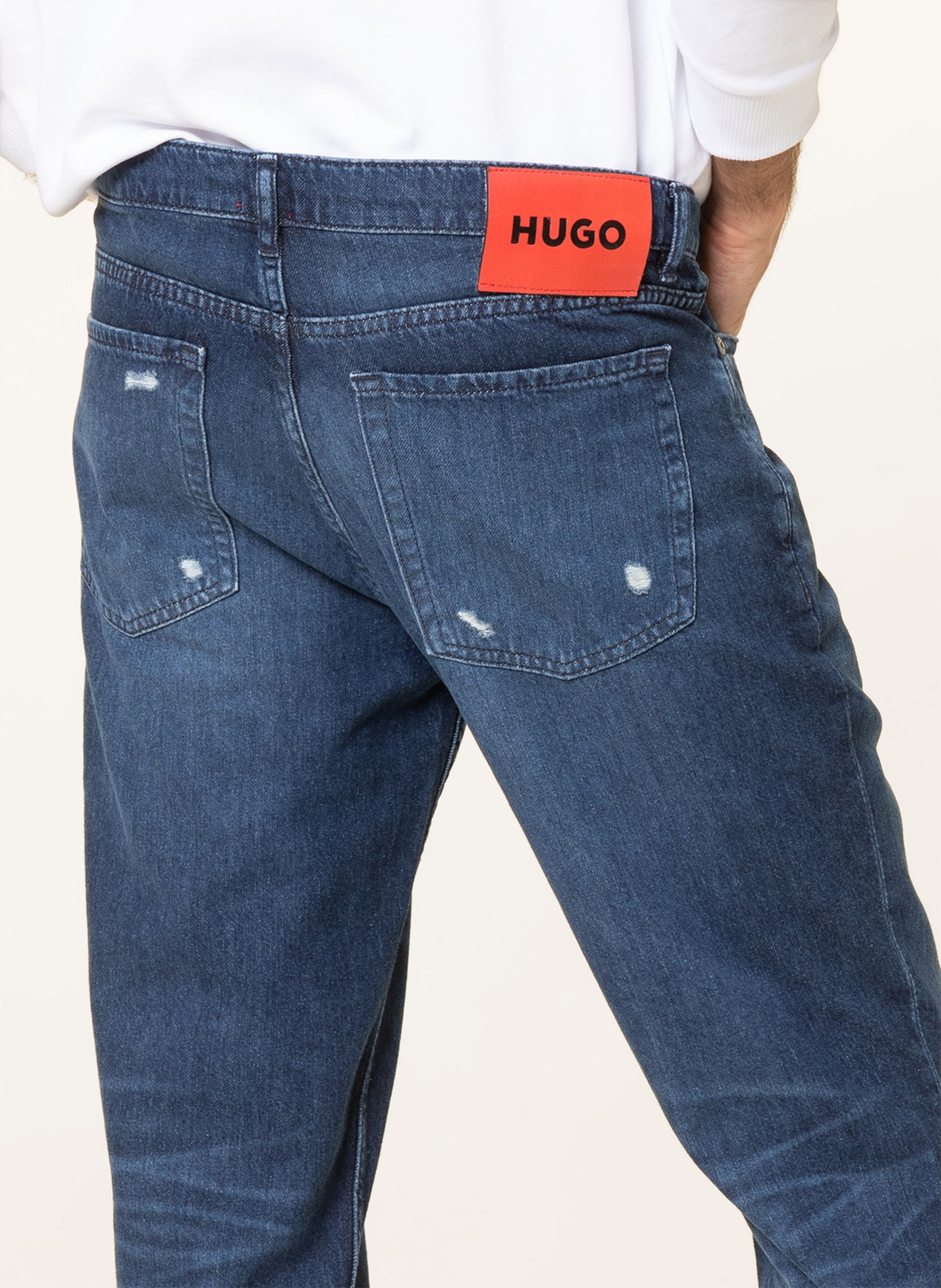 HUGO Destroyed Jeans Tapered Fit, Farbe: 410 NAVY (Bild 5)