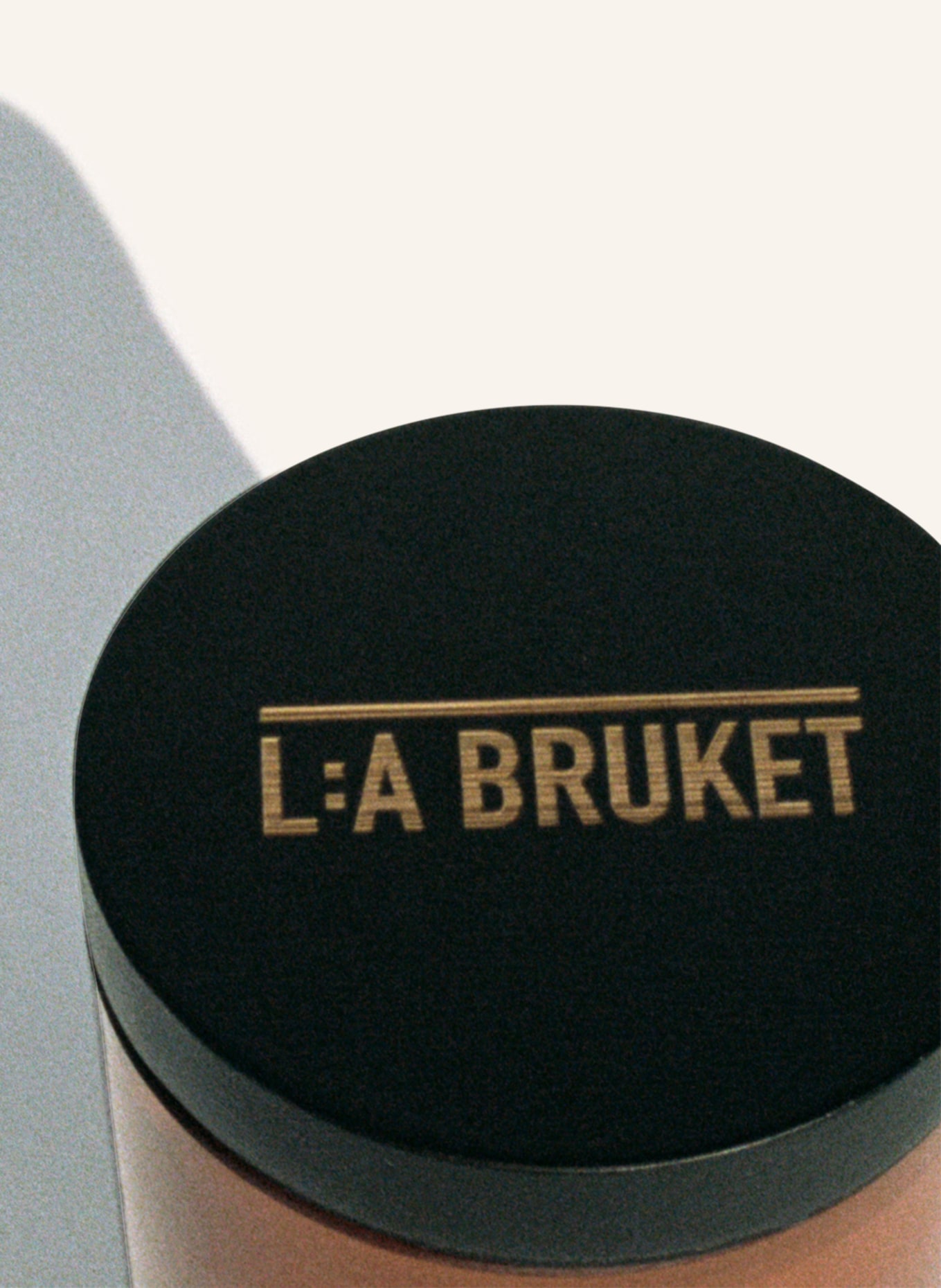 L:A BRUKET Duftkerze NO. 153 TABAC, Farbe: BRAUN/ WEISS (Bild 3)