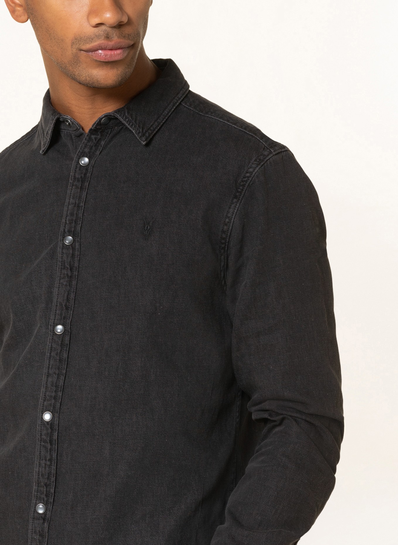 ALLSAINTS Džínová košile GLEASON Slim Fit, Barva: 162 Washed Black (Obrázek 4)