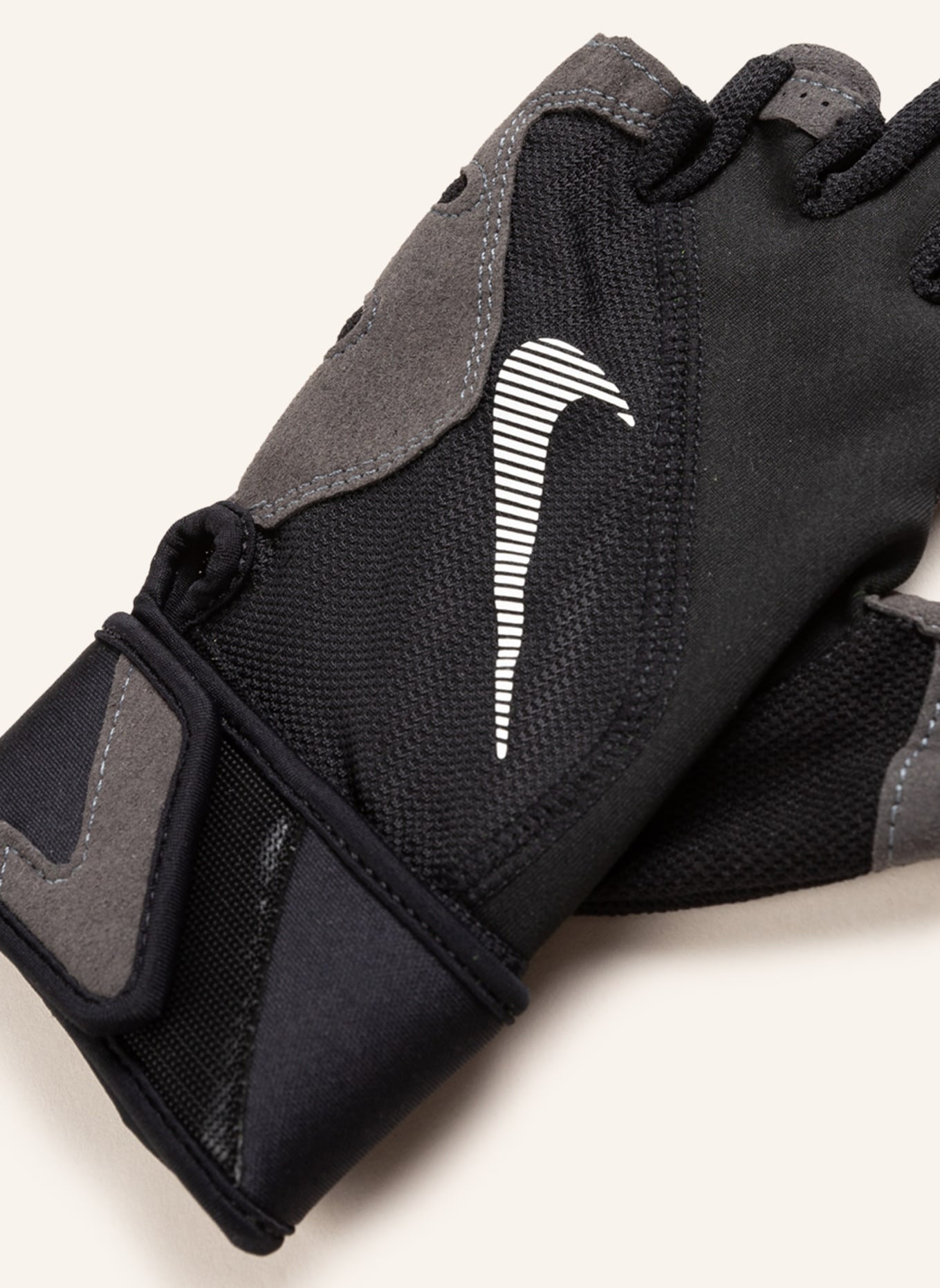 Nike Training gloves GYM PREMIUM in black/ gray
