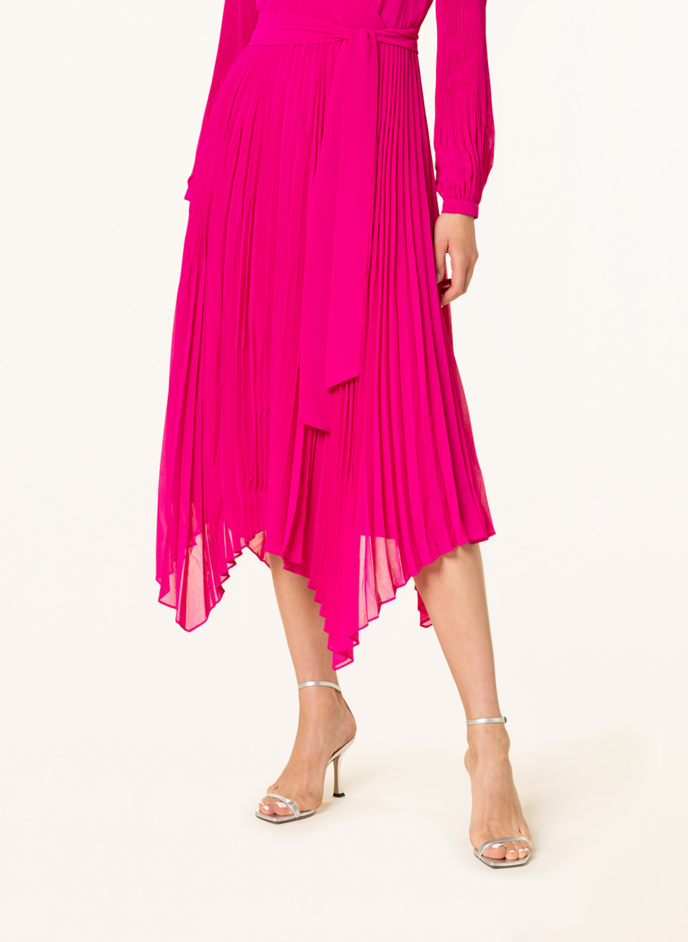 Phase Eight Sukienka plisowana PETRA w stylu kopertowym, Kolor: MOCNORÓŻOWY (Obrazek 4)