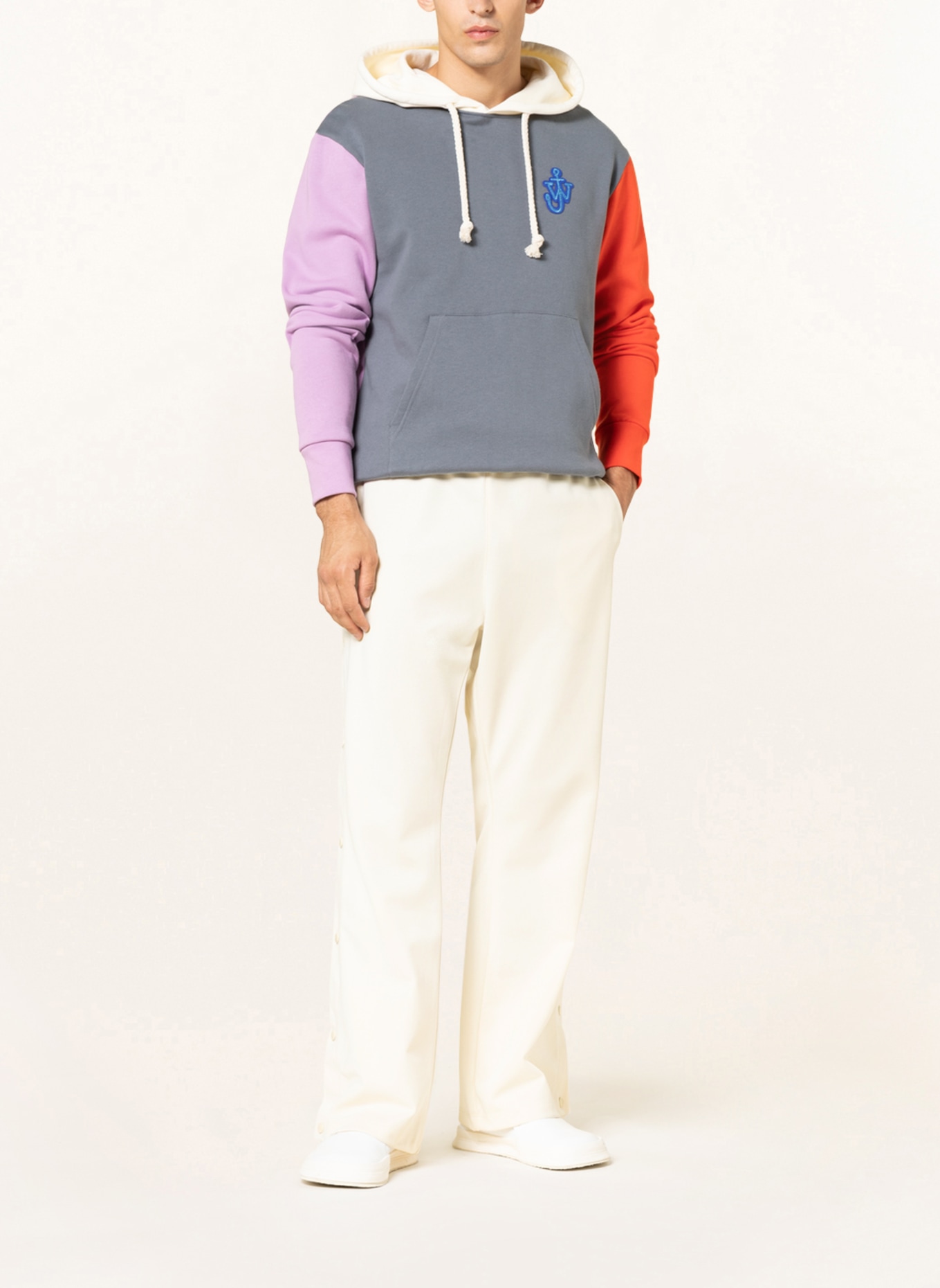 JW ANDERSON Spodnie w stylu dresowym regular fit , Kolor: ECRU (Obrazek 2)