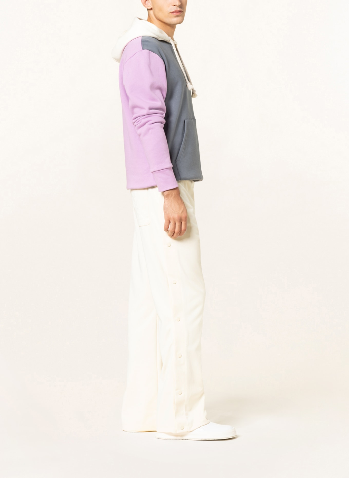 JW ANDERSON Spodnie w stylu dresowym regular fit , Kolor: ECRU (Obrazek 4)