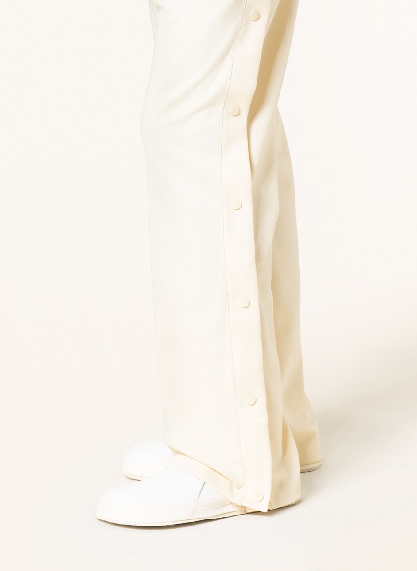 JW ANDERSON Spodnie w stylu dresowym regular fit , Kolor: ECRU (Obrazek 5)