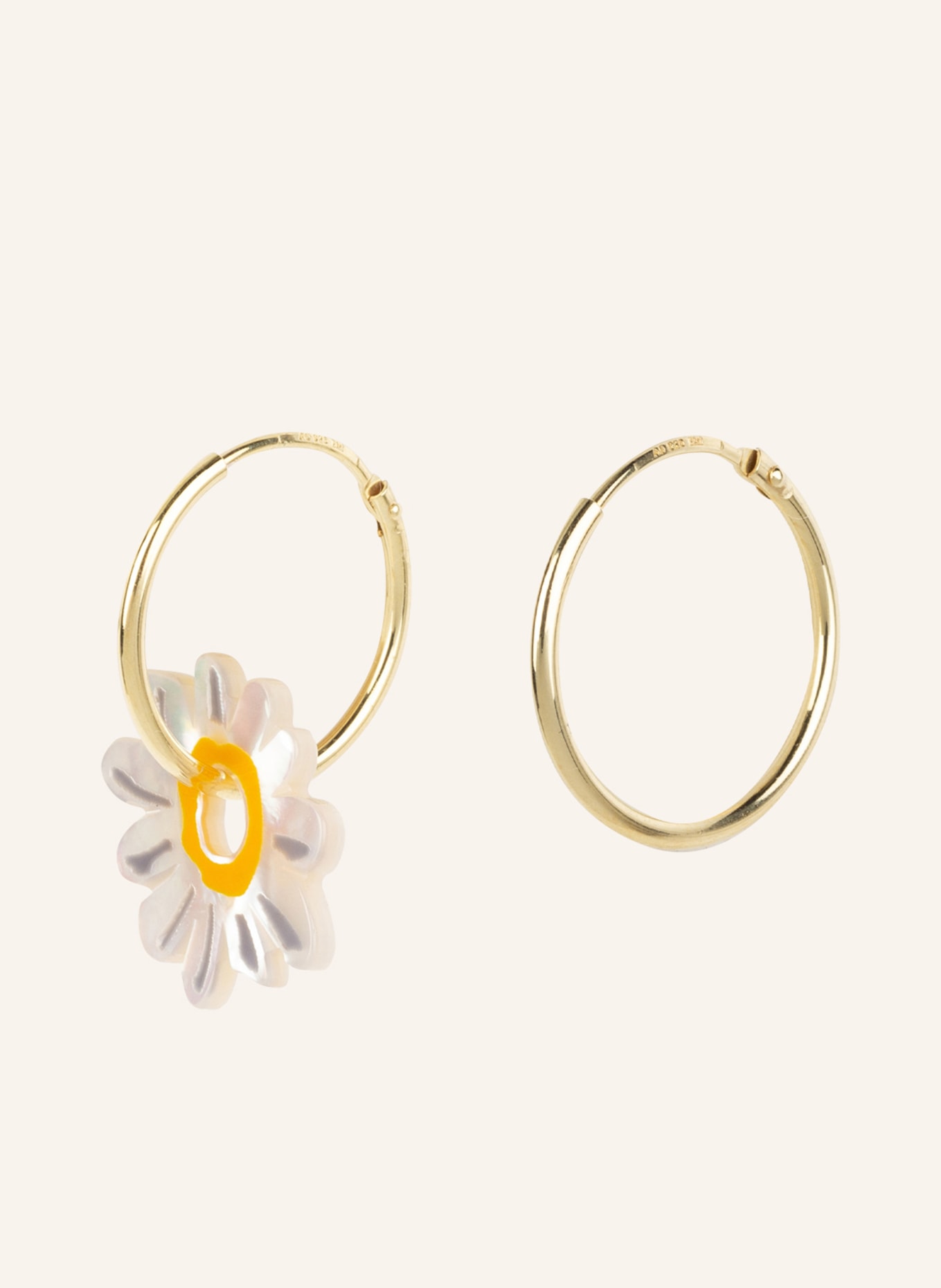 WALD Creole earrings DAISY, Color: GOLD/ WHITE (Image 2)