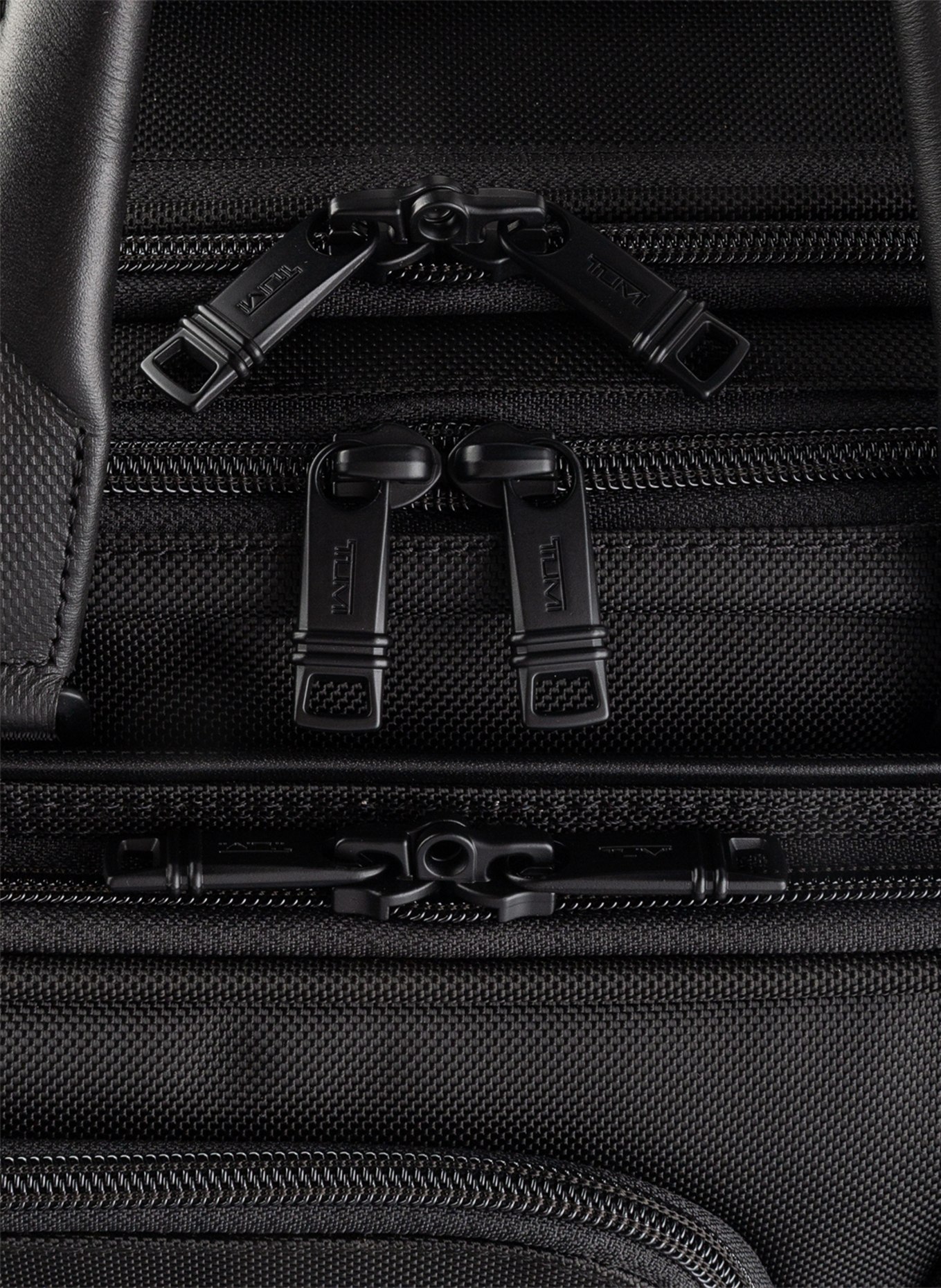 TUMI Business luggage ALPHA DLX 4 , Color: BLACK (Image 3)