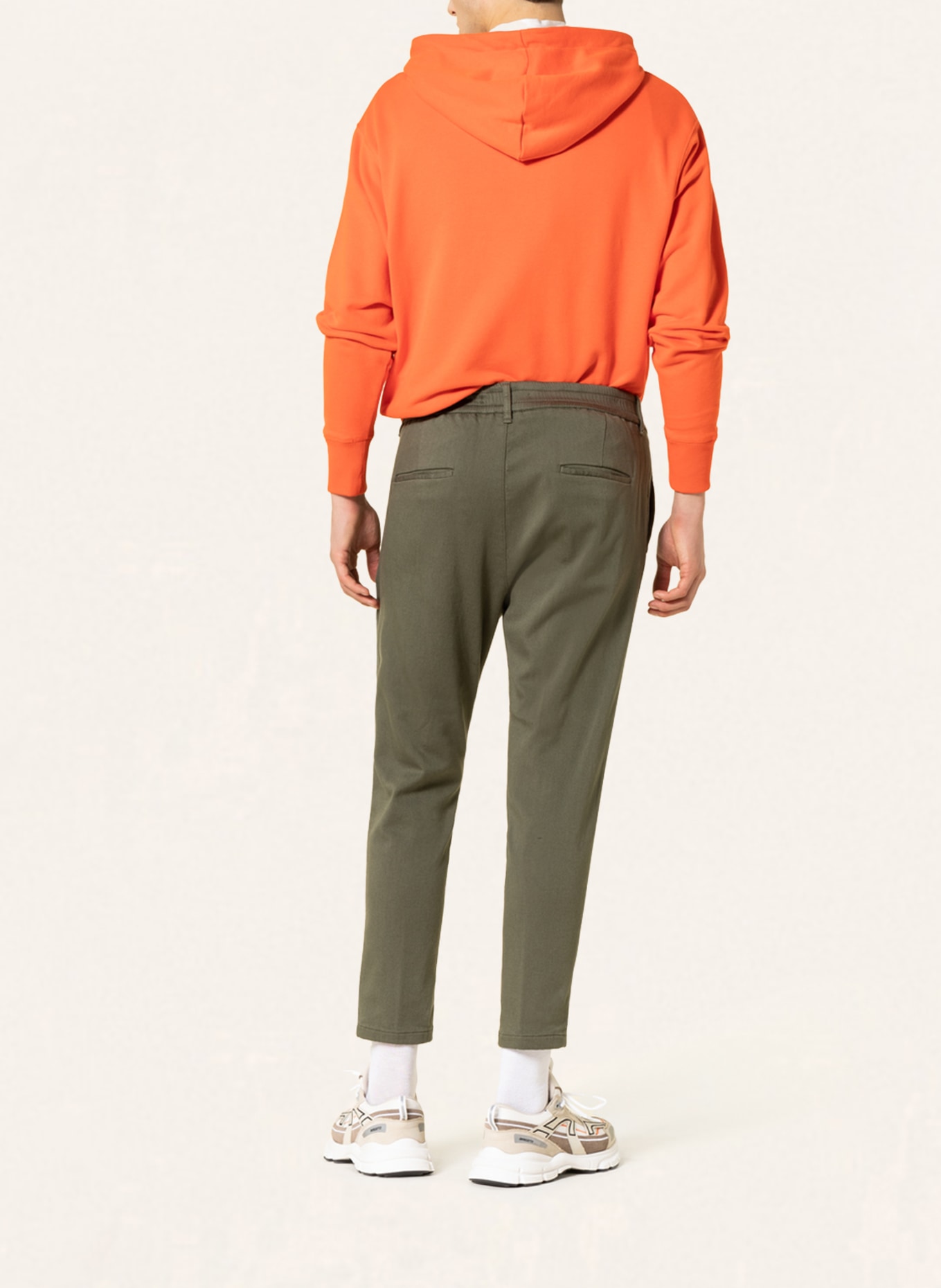 DRYKORN Chino CHASY Relaxed Fit, Farbe: OLIV (Bild 3)