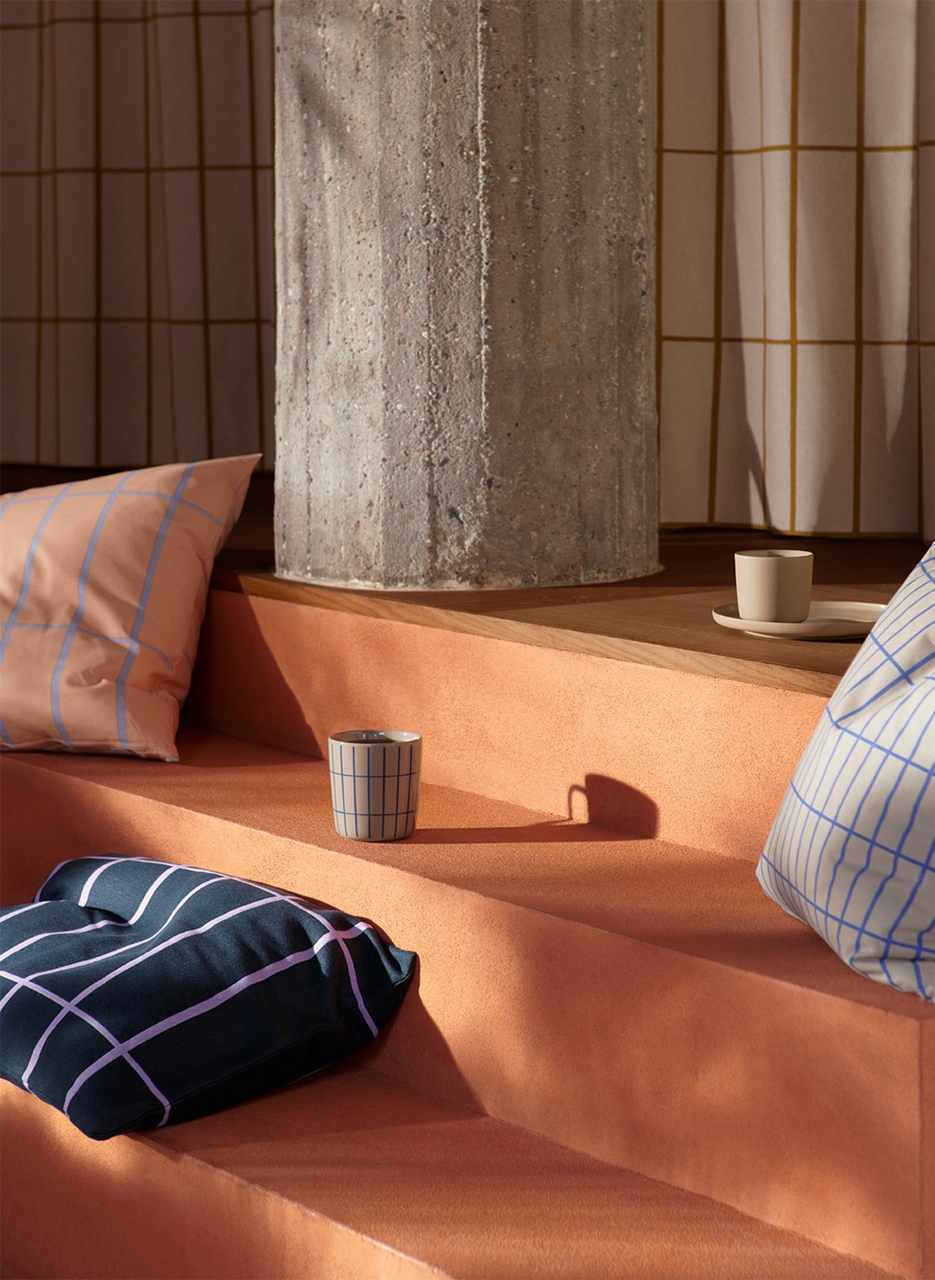 marimekko Decorative cushion cover TIILISKIVI with linen , Color: DARK GRAY/ LIGHT PURPLE (Image 2)