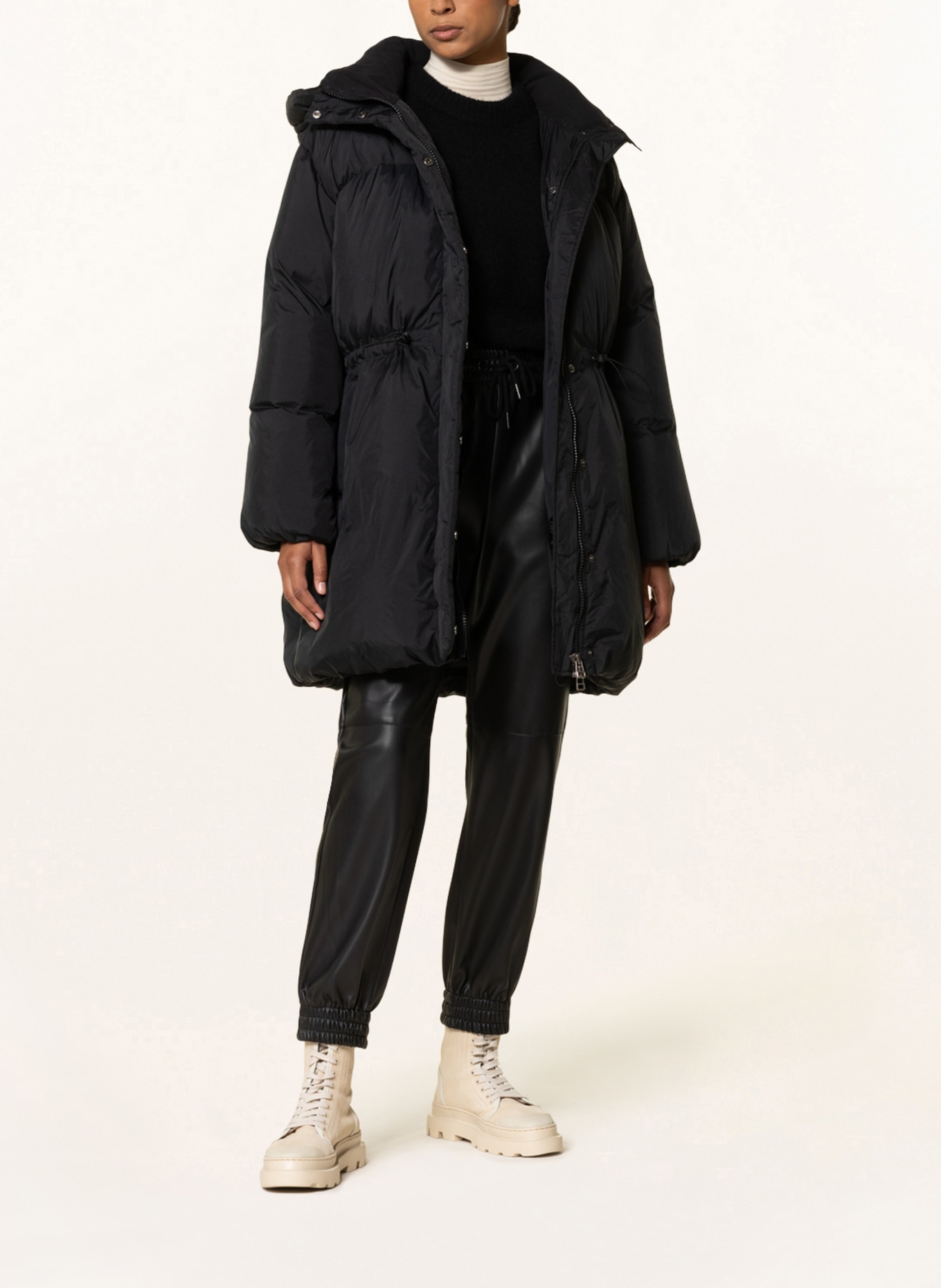 Levi's® Oversized down coat with removable hood, Color: BLACK (Image 2)