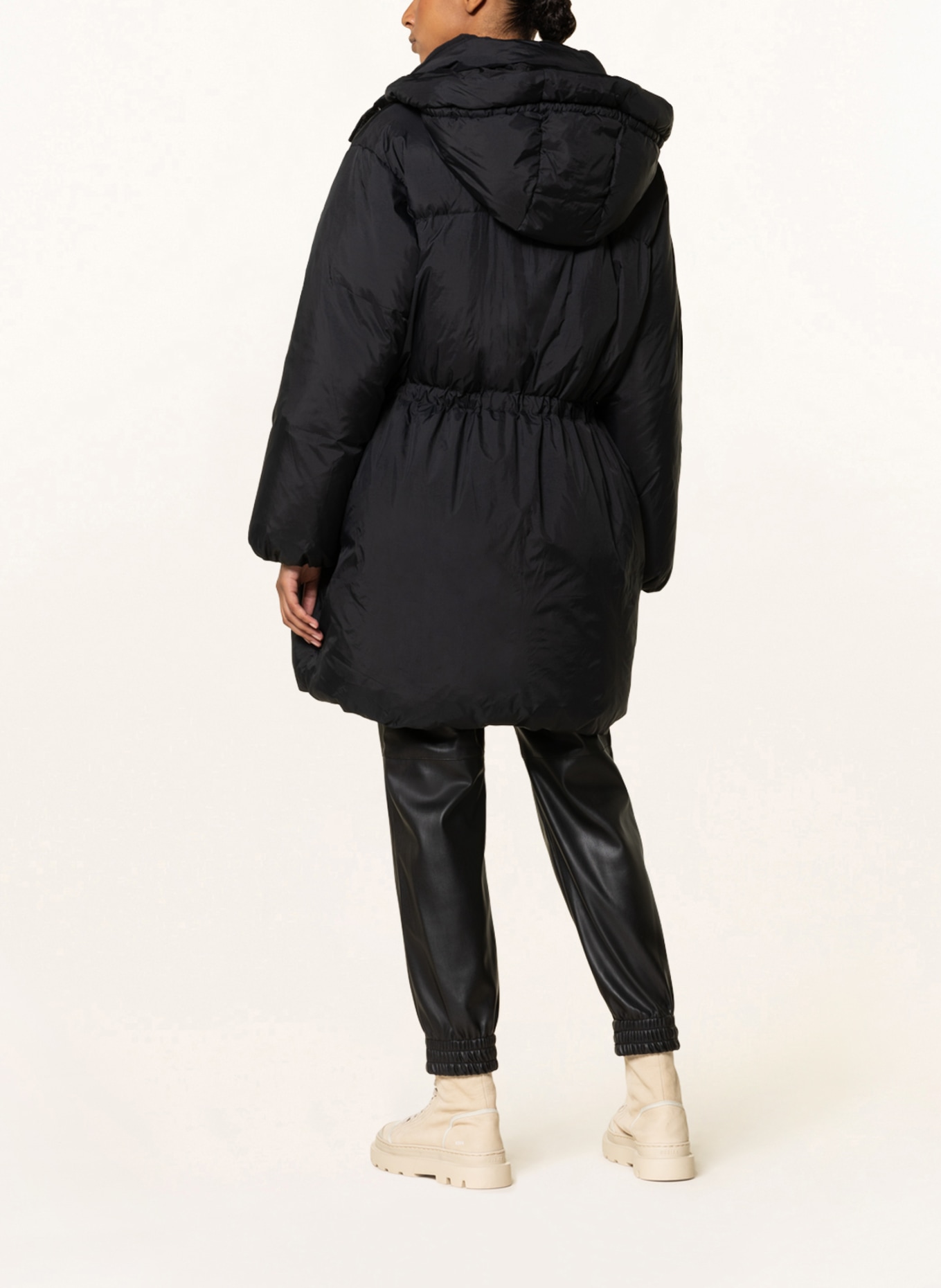 Levi's® Oversized down coat with removable hood, Color: BLACK (Image 3)