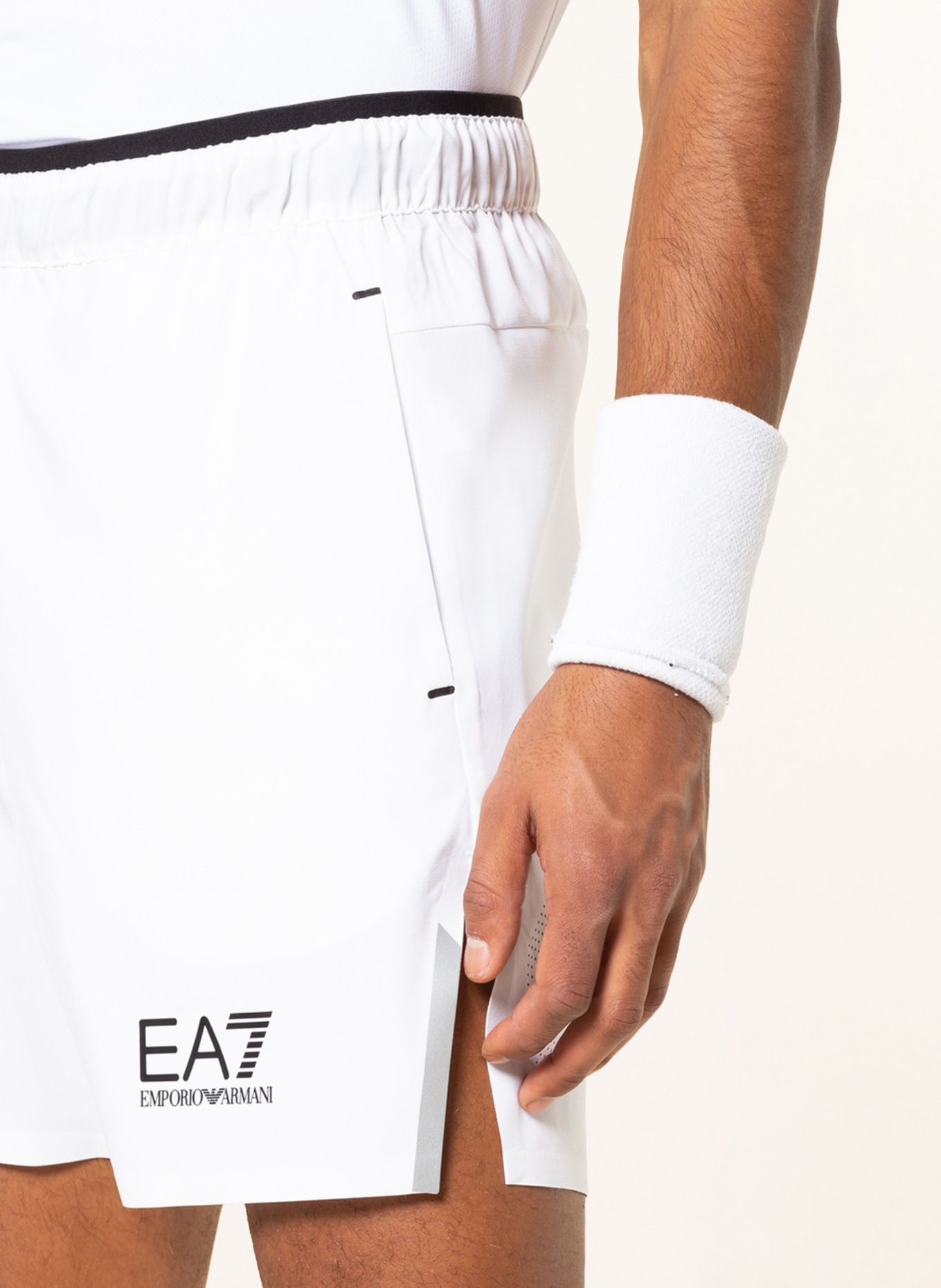 EA7 EMPORIO ARMANI Tennisshorts, Farbe: WEISS (Bild 4)
