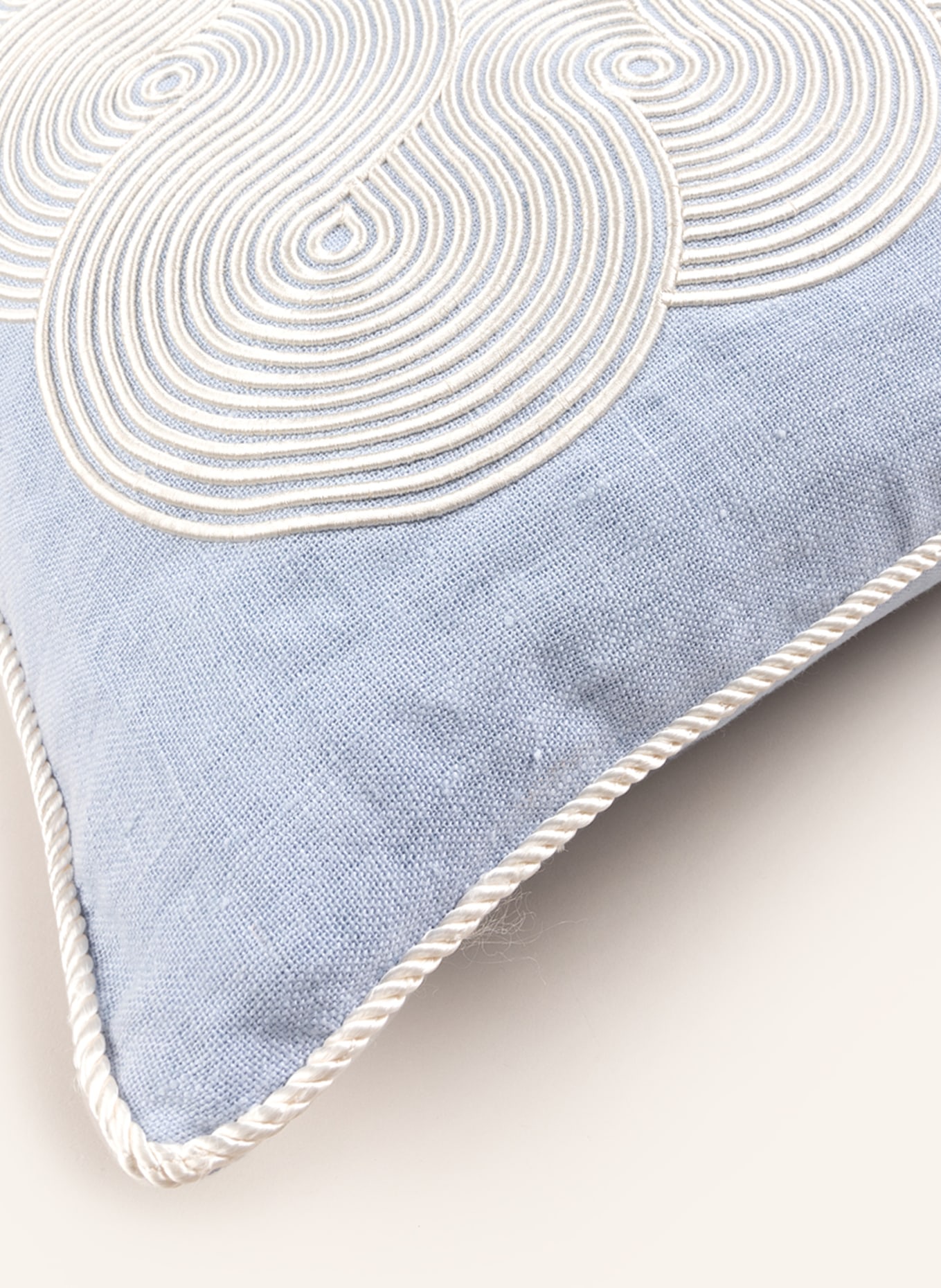 JONATHAN ADLER Linen decorative cushion POMPIDOU with down fill, Color: LIGHT BLUE (Image 3)