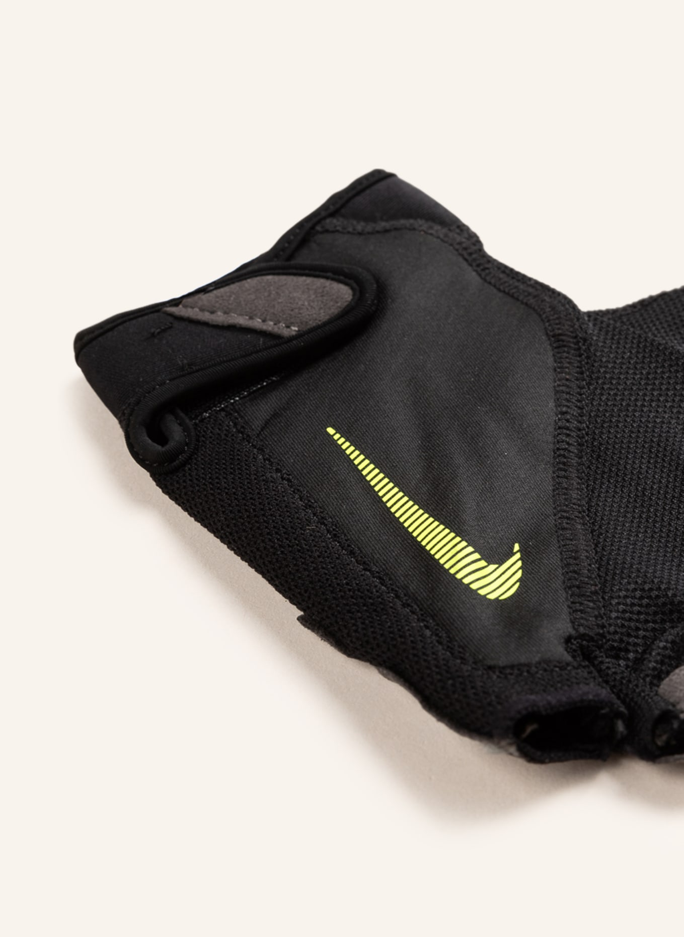 Nike Trainingshandschuhe ELEMENTAL MIDWEIGHT in schwarz/ dunkelgrau