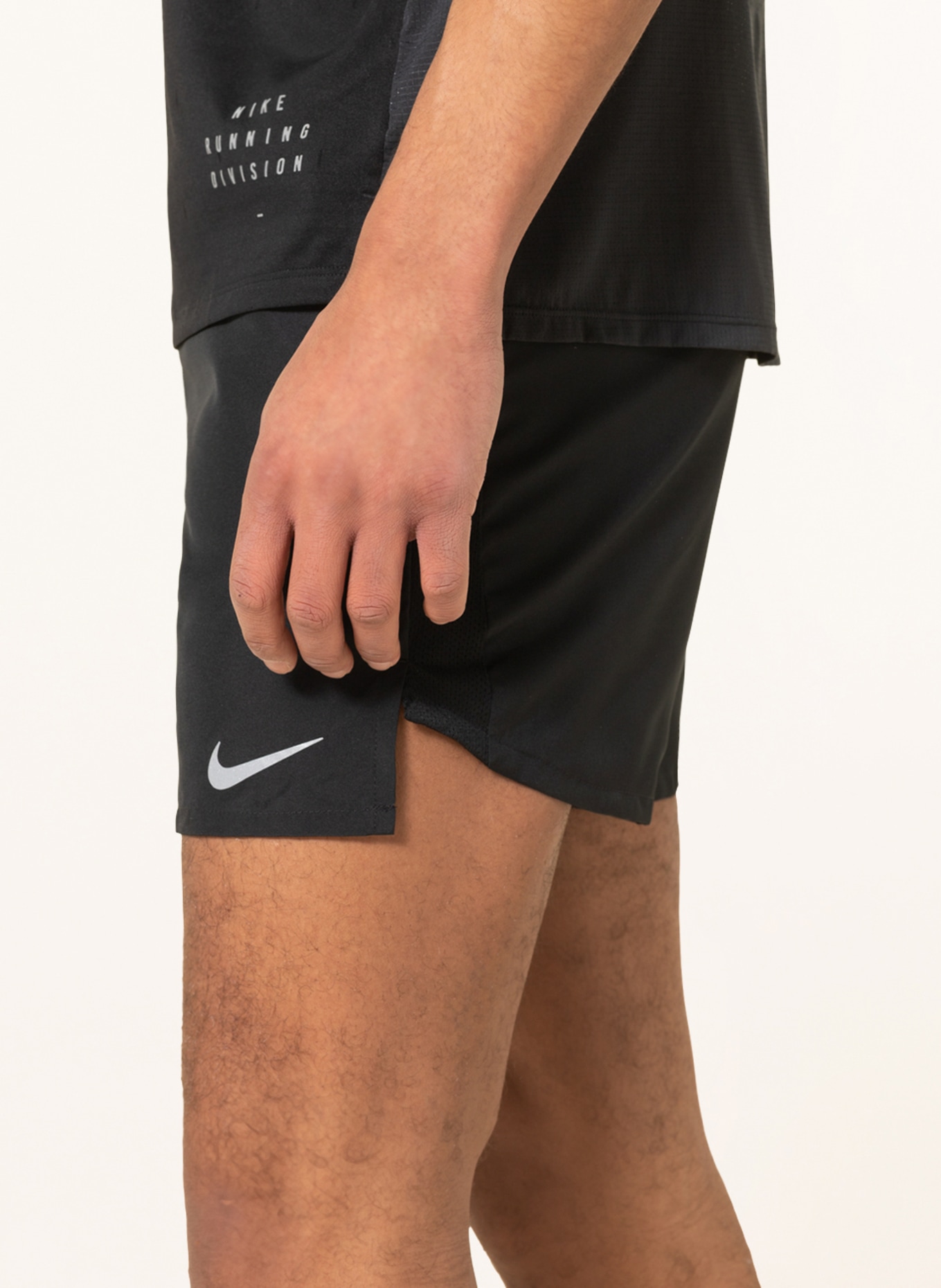 Nike 2-in-1-Laufshorts CHALLENGER mit Mesh, Farbe: SCHWARZ (Bild 5)