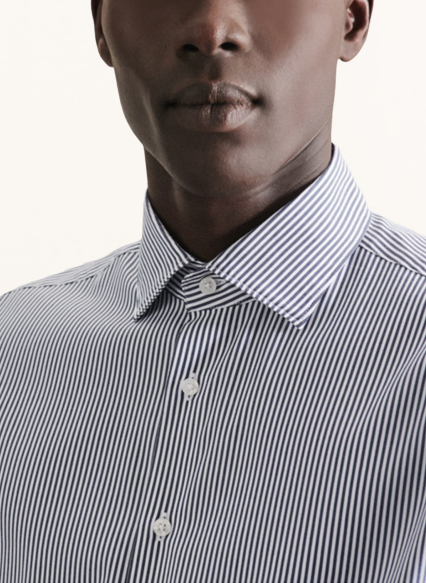 seidensticker Performancehemd Slim Fit, Farbe: WEISS/ DUNKELBLAU (Bild 4)