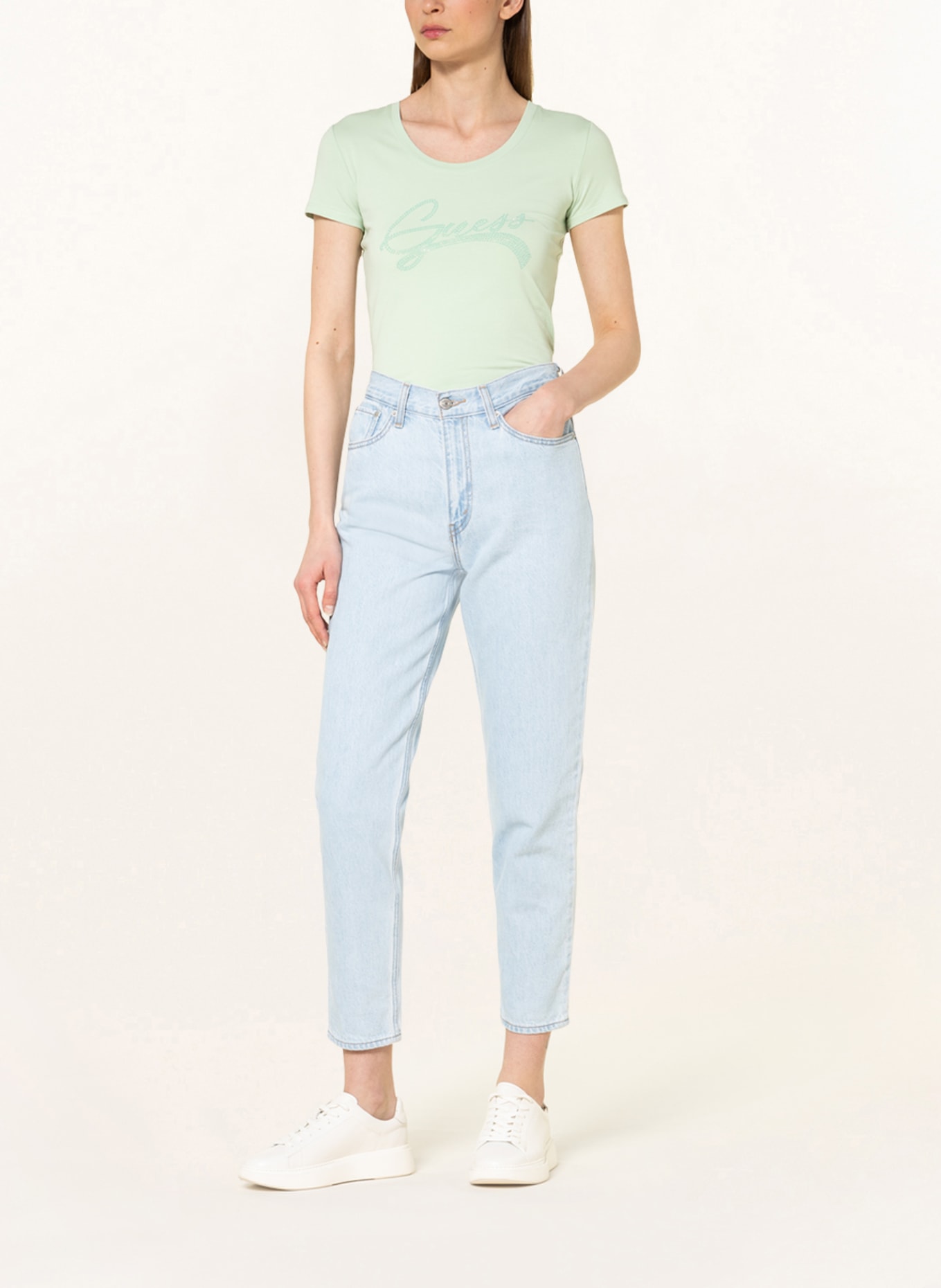 GUESS T-shirt ADELINA z ozdobnymi kamykami, Kolor: JASNOZIELONY (Obrazek 2)