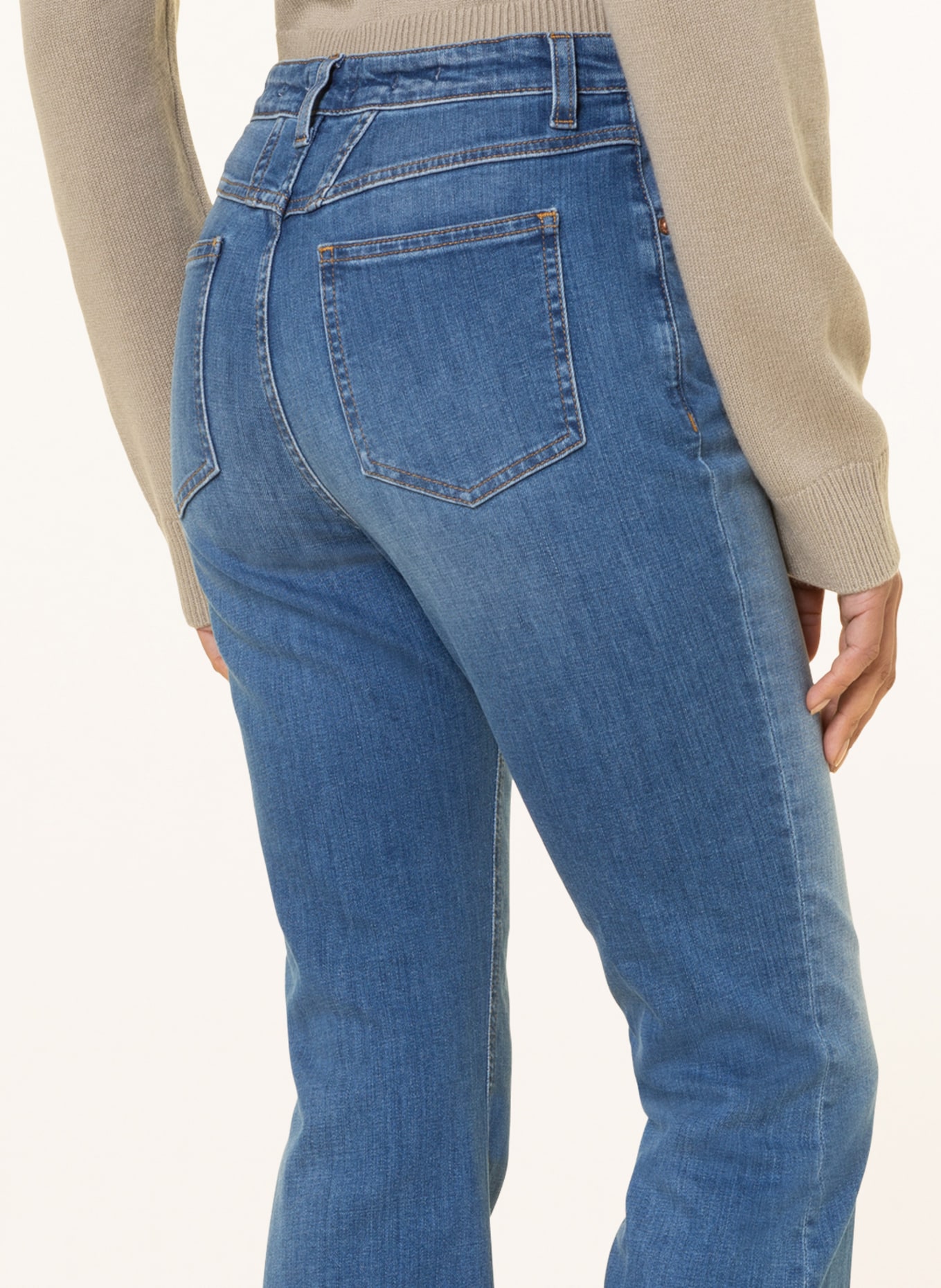 CLOSED Flared Jeans HI-SUN, Farbe: MBL MID BLUE (Bild 5)