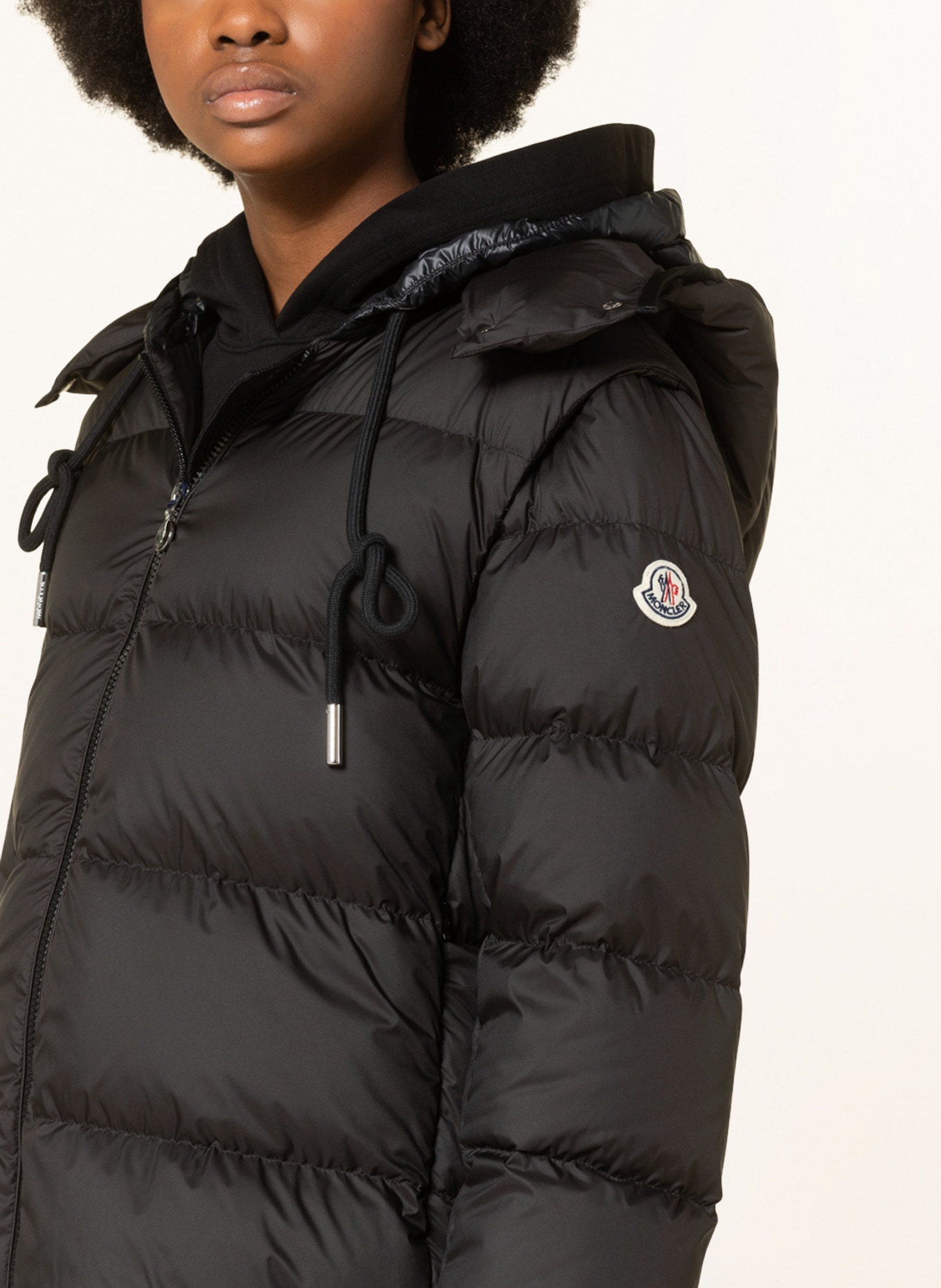 MONCLER Péřová bunda s odnímatelnou kapucí, Barva: ČERNÁ (Obrázek 6)