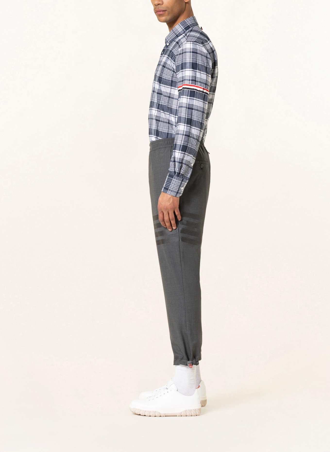 THOM BROWNE. Pants in jogger style extra slim fit, Color: DARK GRAY (Image 4)