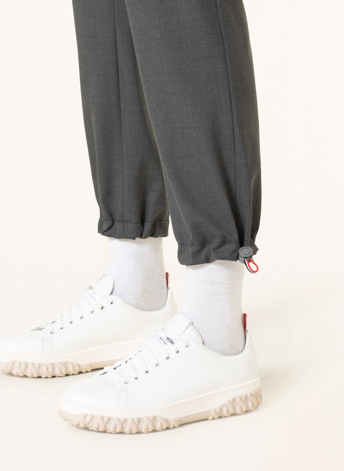 THOM BROWNE. Pants in jogger style extra slim fit, Color: DARK GRAY (Image 6)