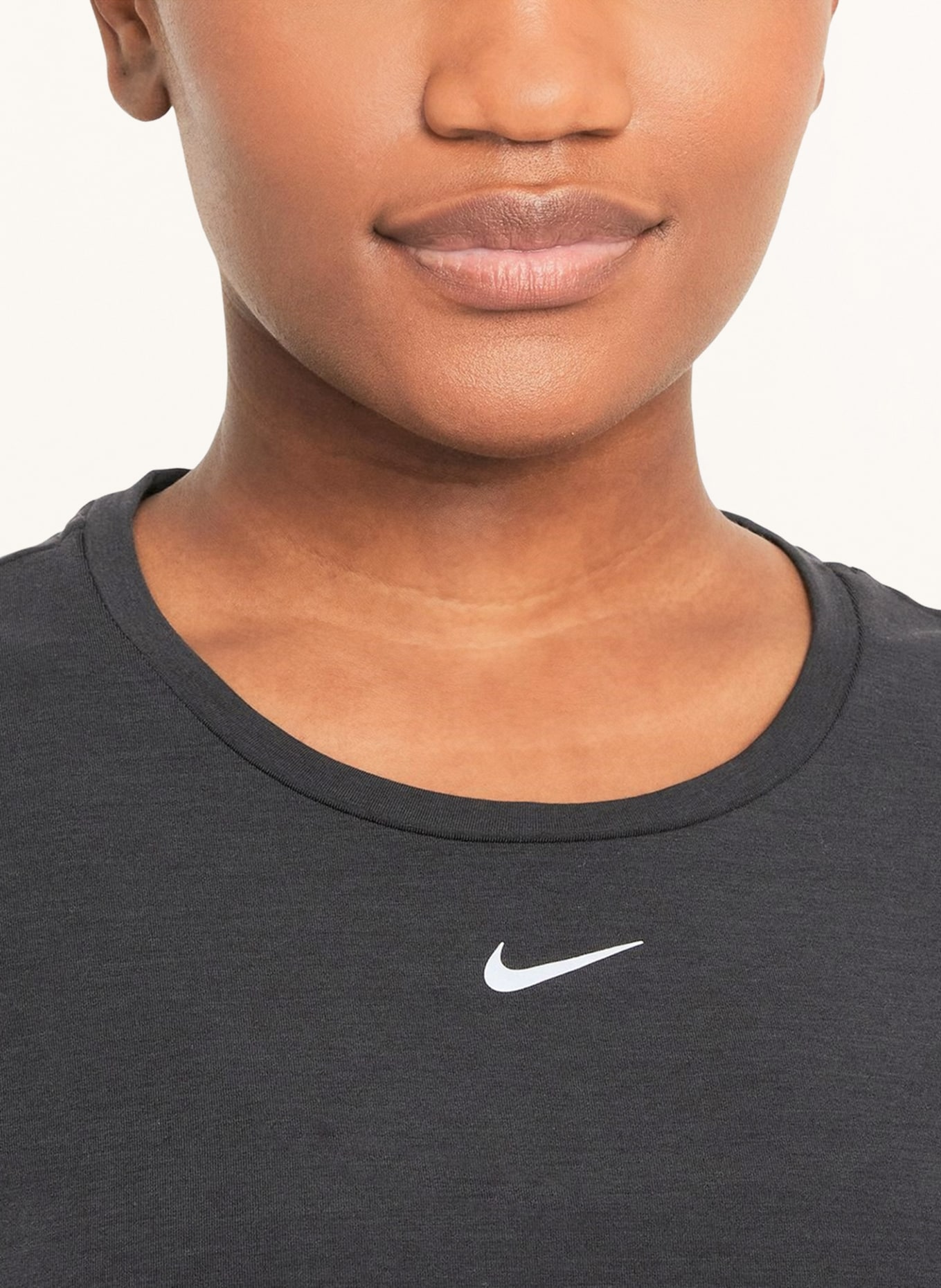 Nike T-shirt DRI-FIT UV ONE LUXE, Color: BLACK (Image 4)