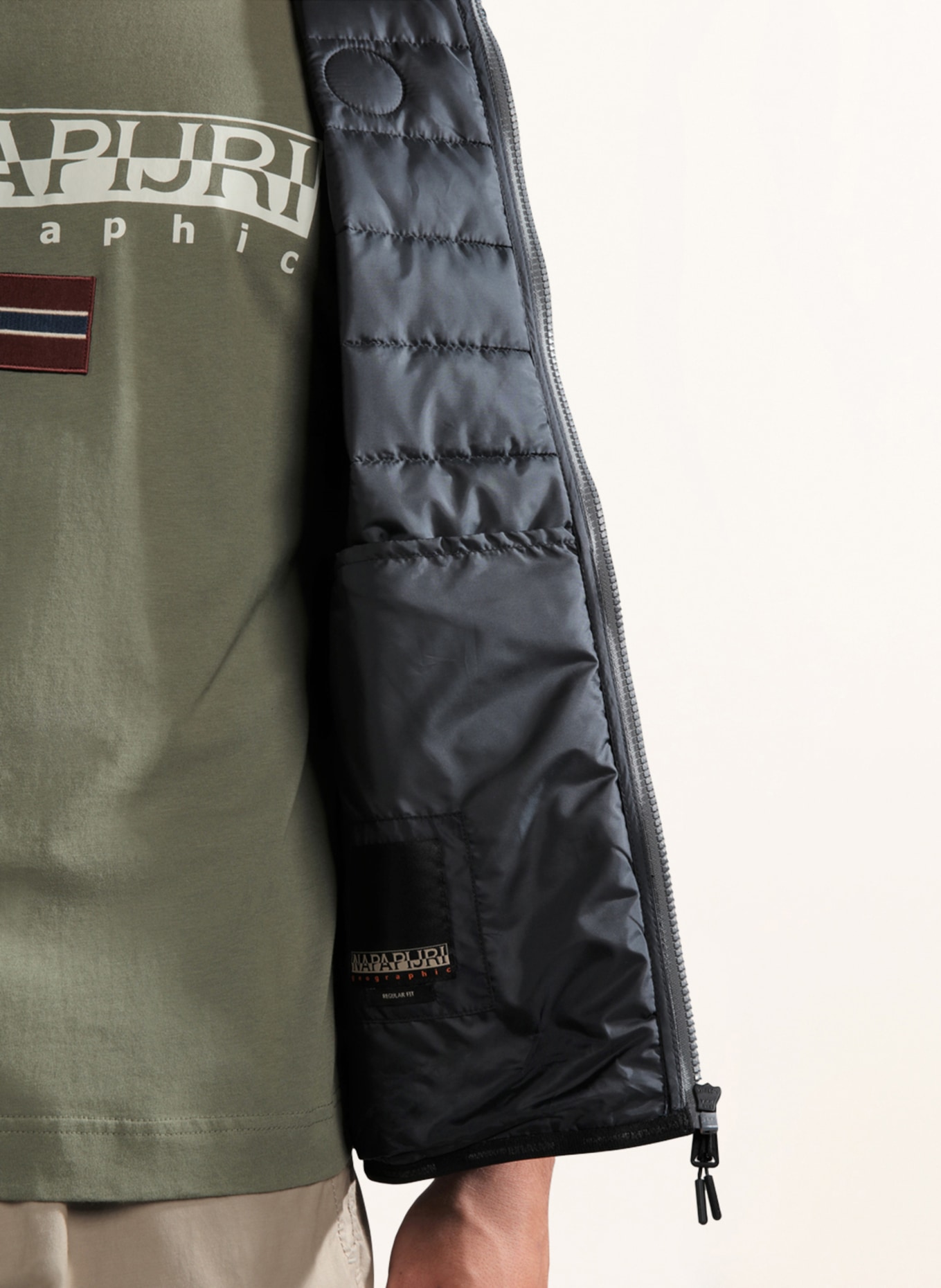NAPAPIJRI Quilted vest ACALMAR, Color: BLACK (Image 4)