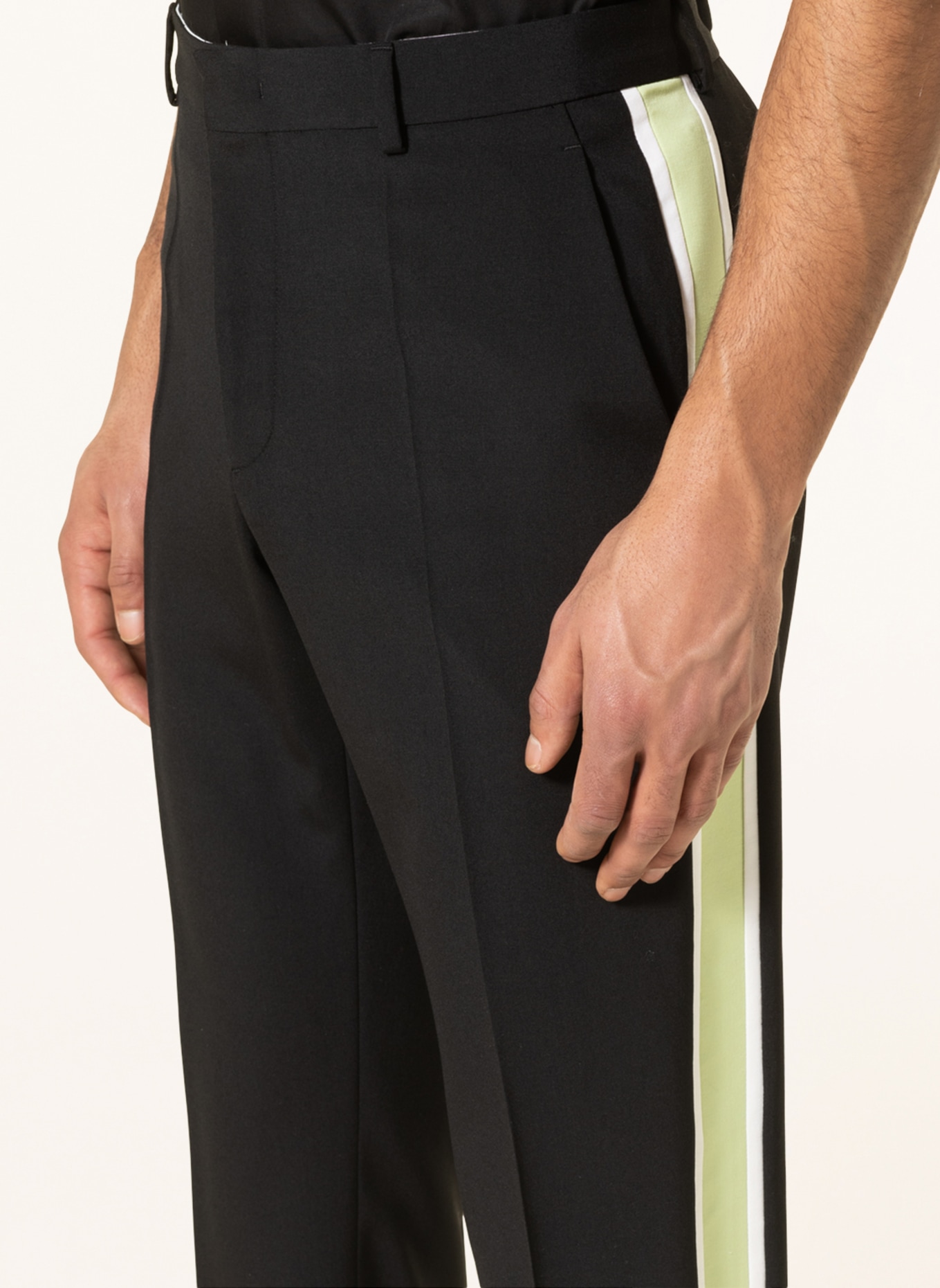 VALENTINO Spodnie extra slim fit z lampasami, Kolor: CZARNY/ JASNOZIELONY/ BIAŁY (Obrazek 5)