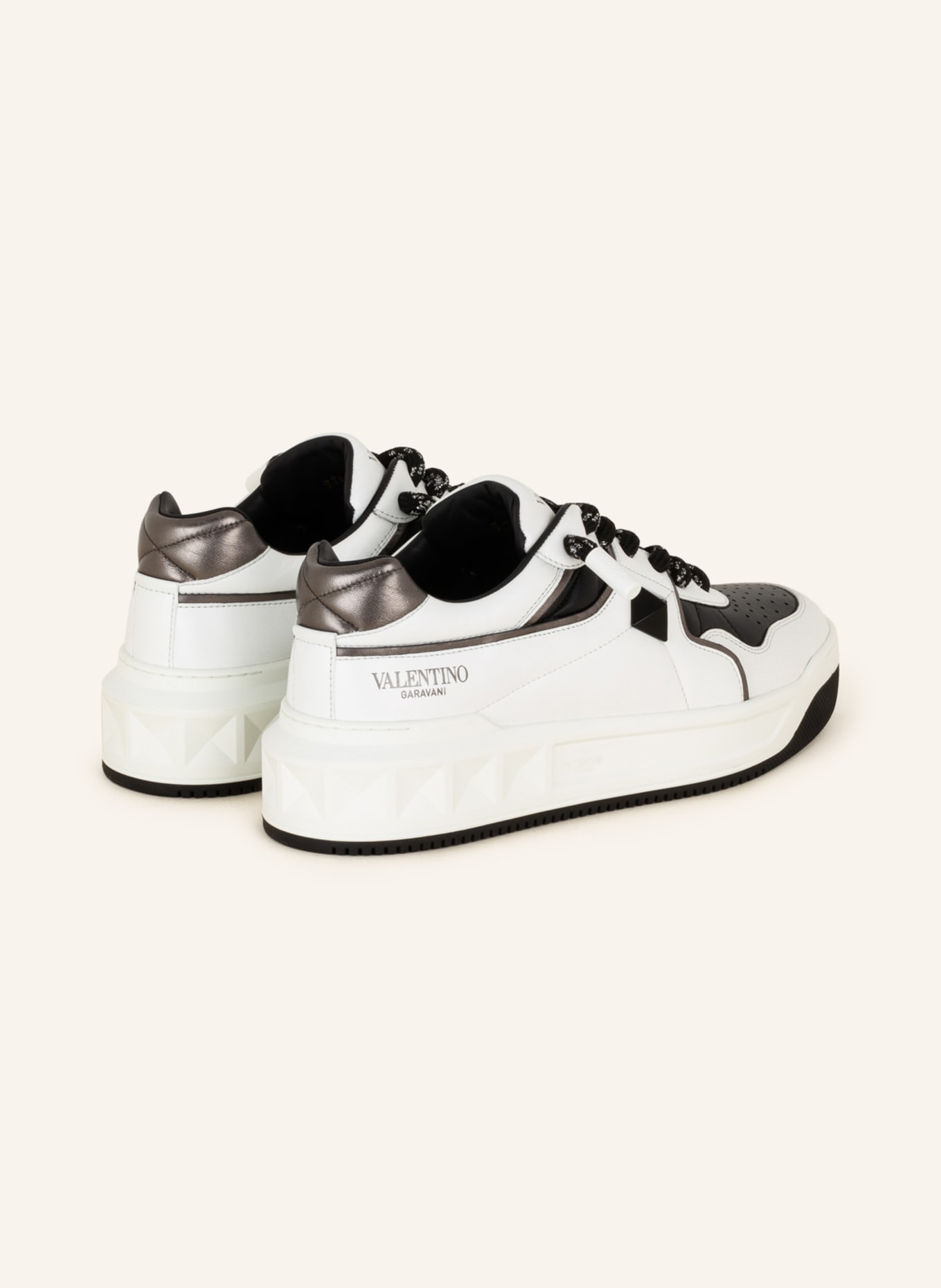 VALENTINO GARAVANI Sneaker ONE STUD mit Niete und Glitzergarn, Farbe: WEISS/ SCHWARZ (Bild 2)