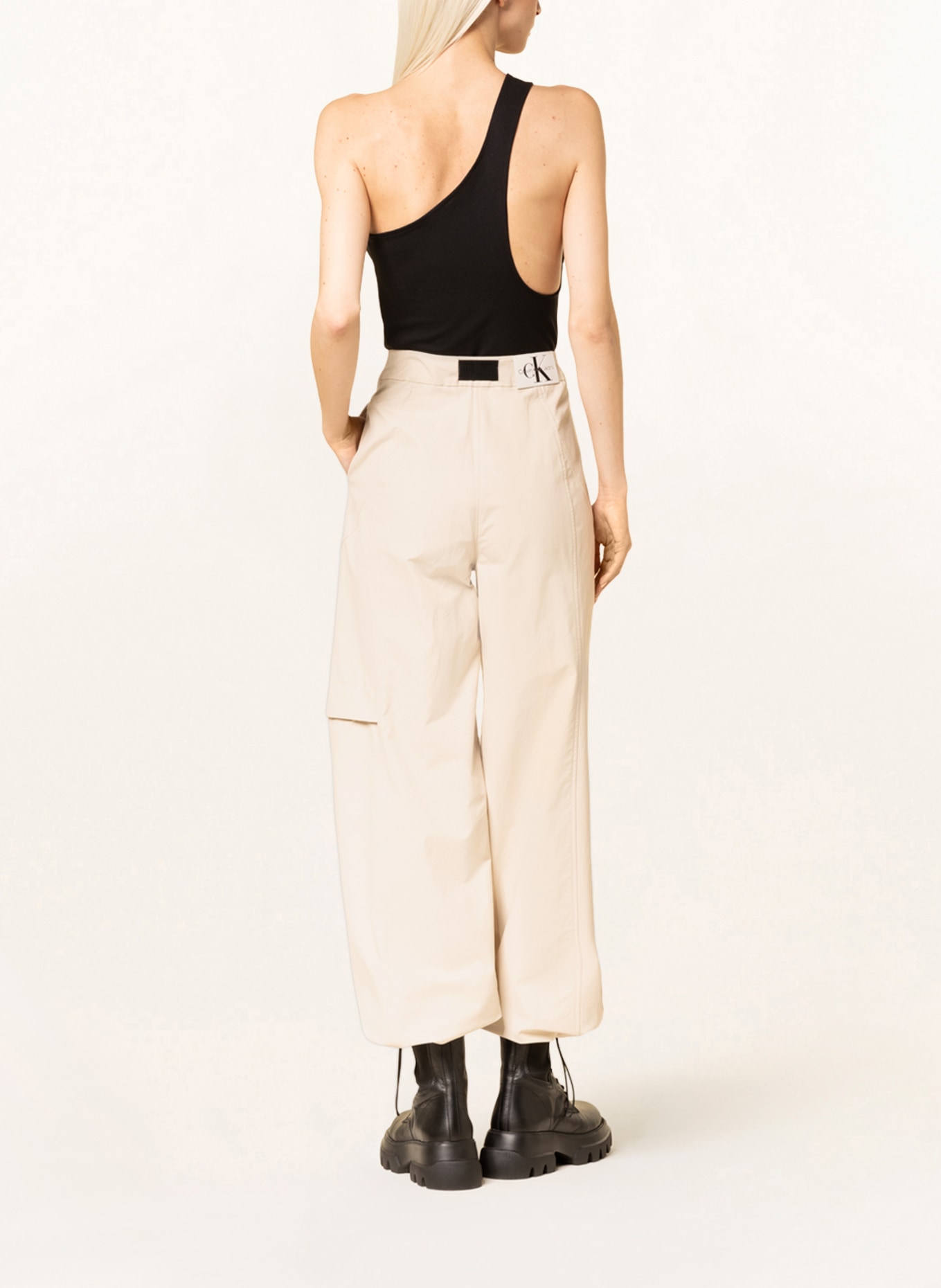 Calvin Klein Jeans Top na jedno ramię, Kolor: CZARNY (Obrazek 3)