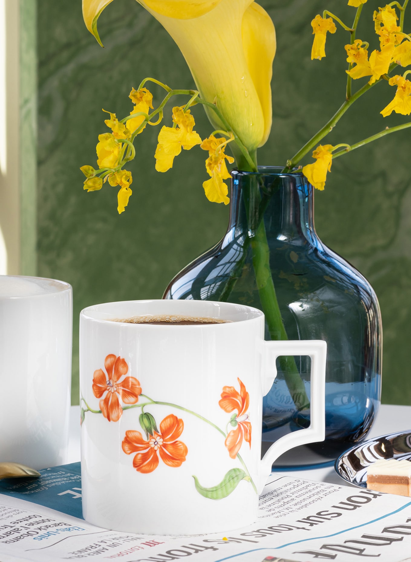 MEISSEN PORZELLAN-MANUFAKTUR Mug VELVET FLOWER, Color: WHITE/ ORANGE/ LIGHT GREEN (Image 4)