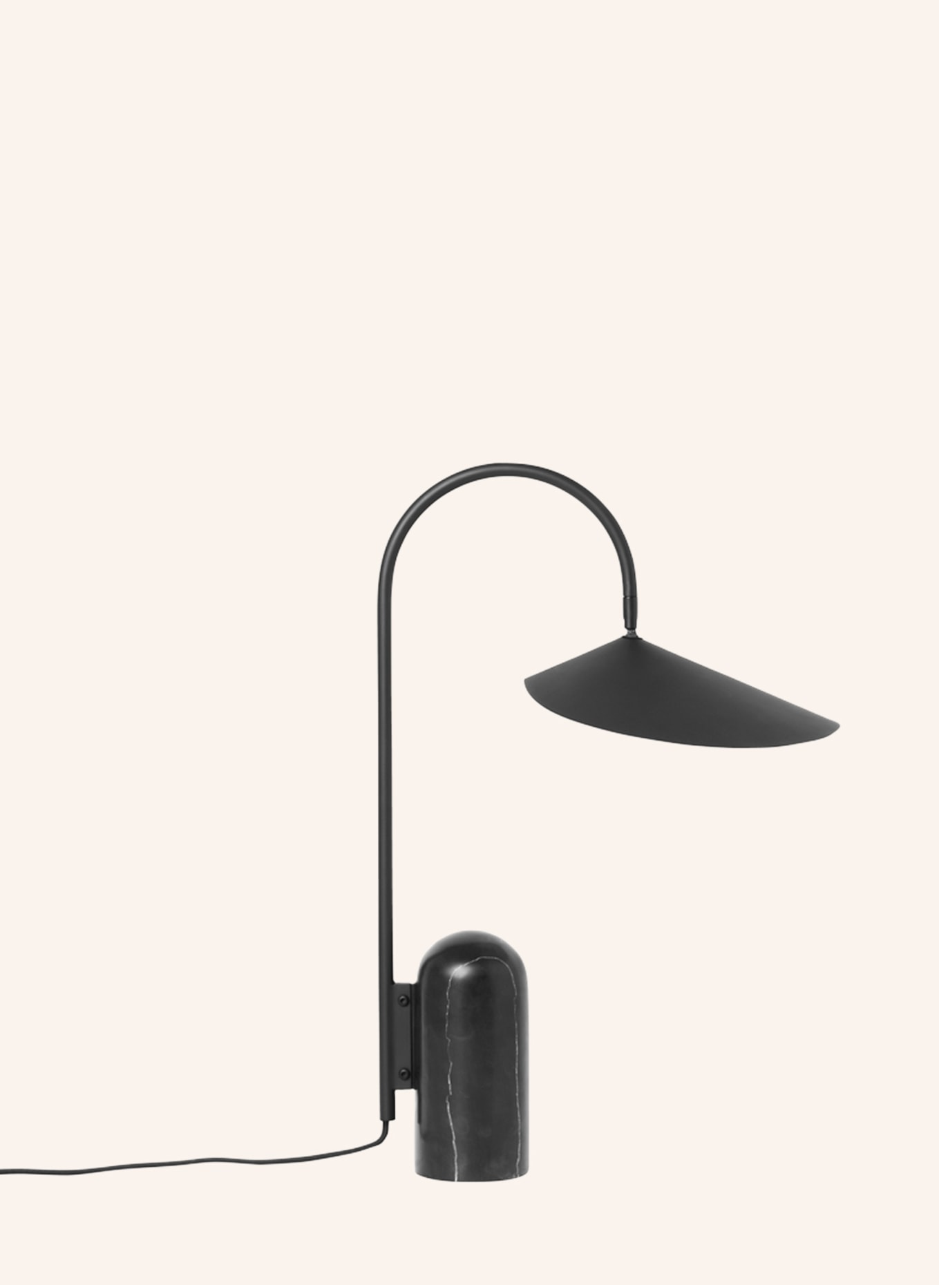 Ferm LIVING Tischleuchte ARUM: SCHWARZ