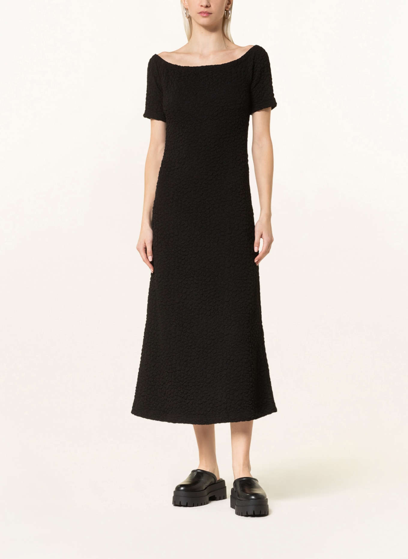BAUM UND PFERDGARTEN Off-shoulder dress JUJU, Color: BLACK (Image 2)