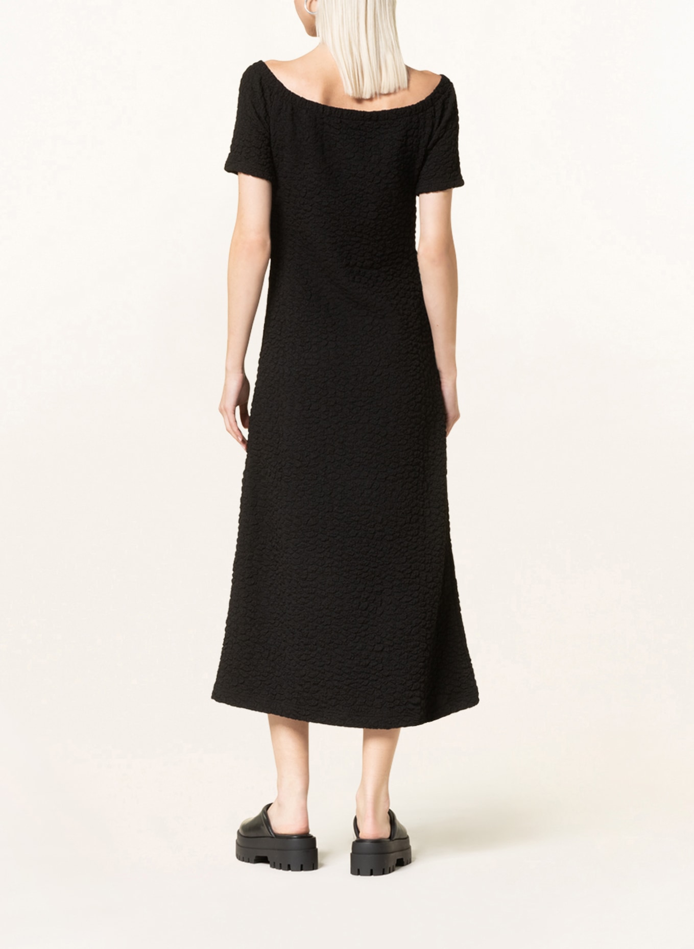 BAUM UND PFERDGARTEN Off-shoulder dress JUJU, Color: BLACK (Image 3)