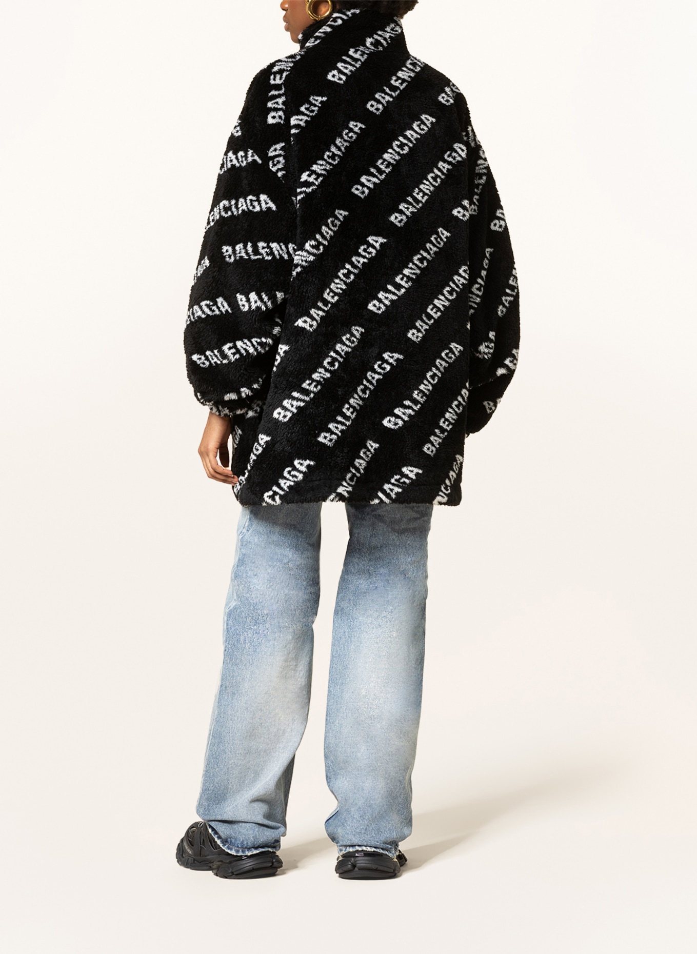 BALENCIAGA Oversized-Jacke aus Teddyfell, Farbe: SCHWARZ/ WEISS (Bild 3)