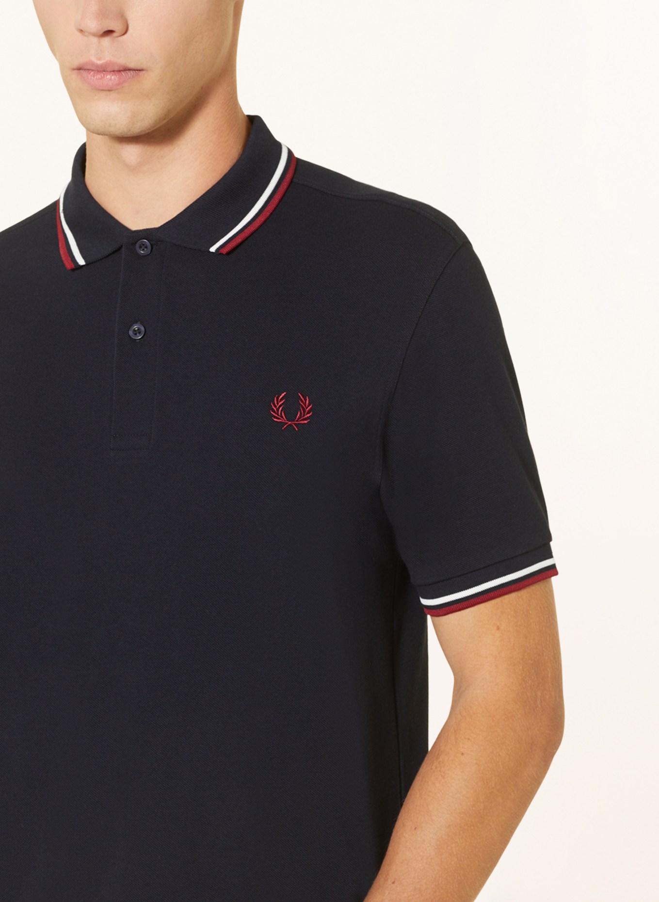 FRED PERRY Polokošile z piké, Barva: TMAVĚ MODRÁ/ TMAVĚ ČERVENÁ (Obrázek 4)