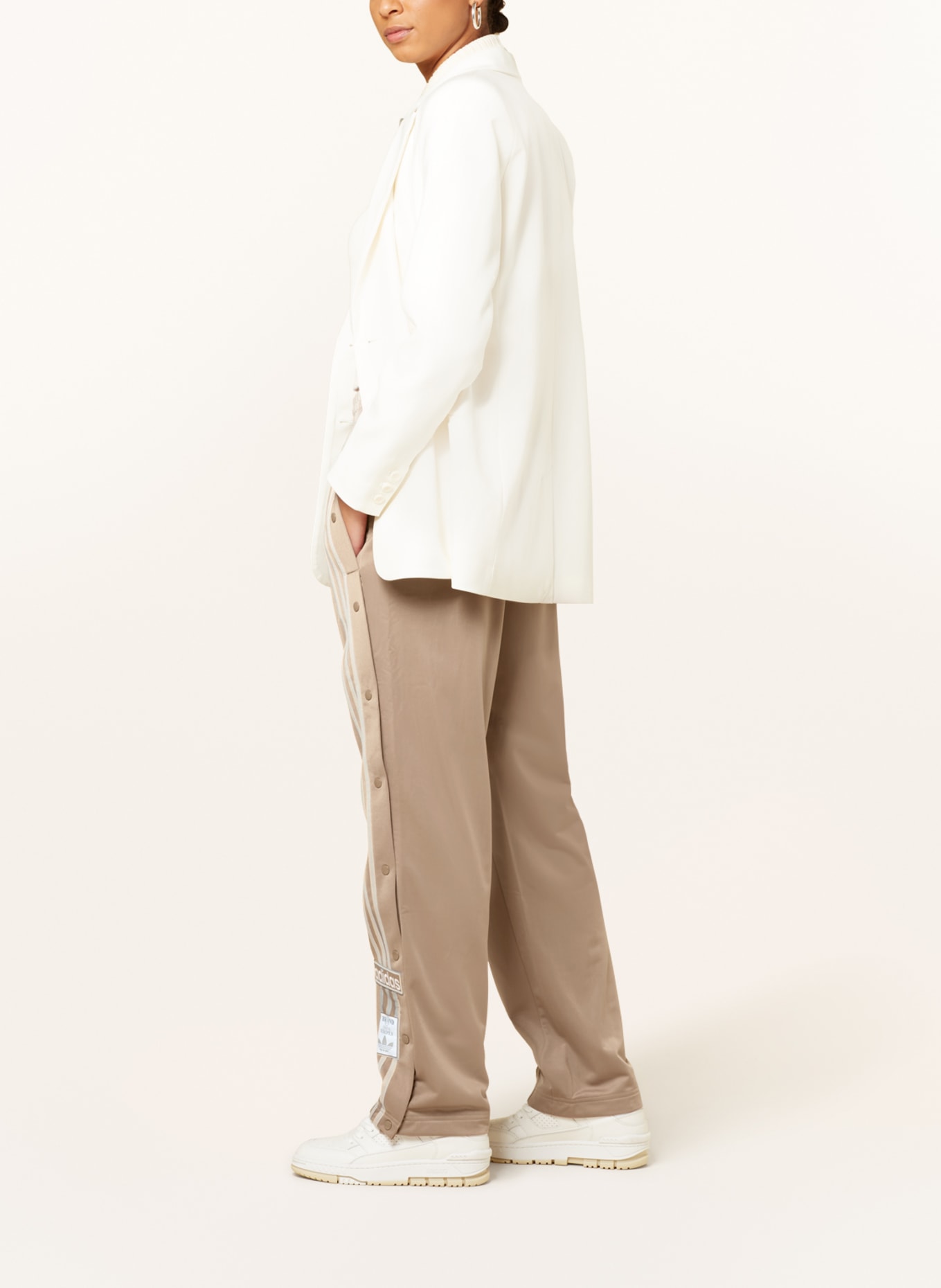 adidas Originals Trousers ADIBREAK in jogger style, Color: TAUPE (Image 4)