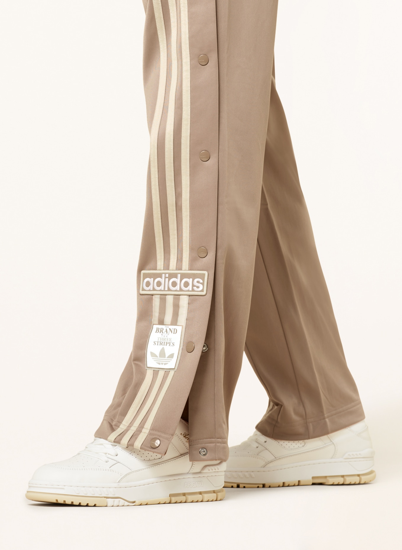 adidas Originals Spodnie ADIBREAK w stylu dresowym, Kolor: SZAROBRĄZOWY (Obrazek 6)