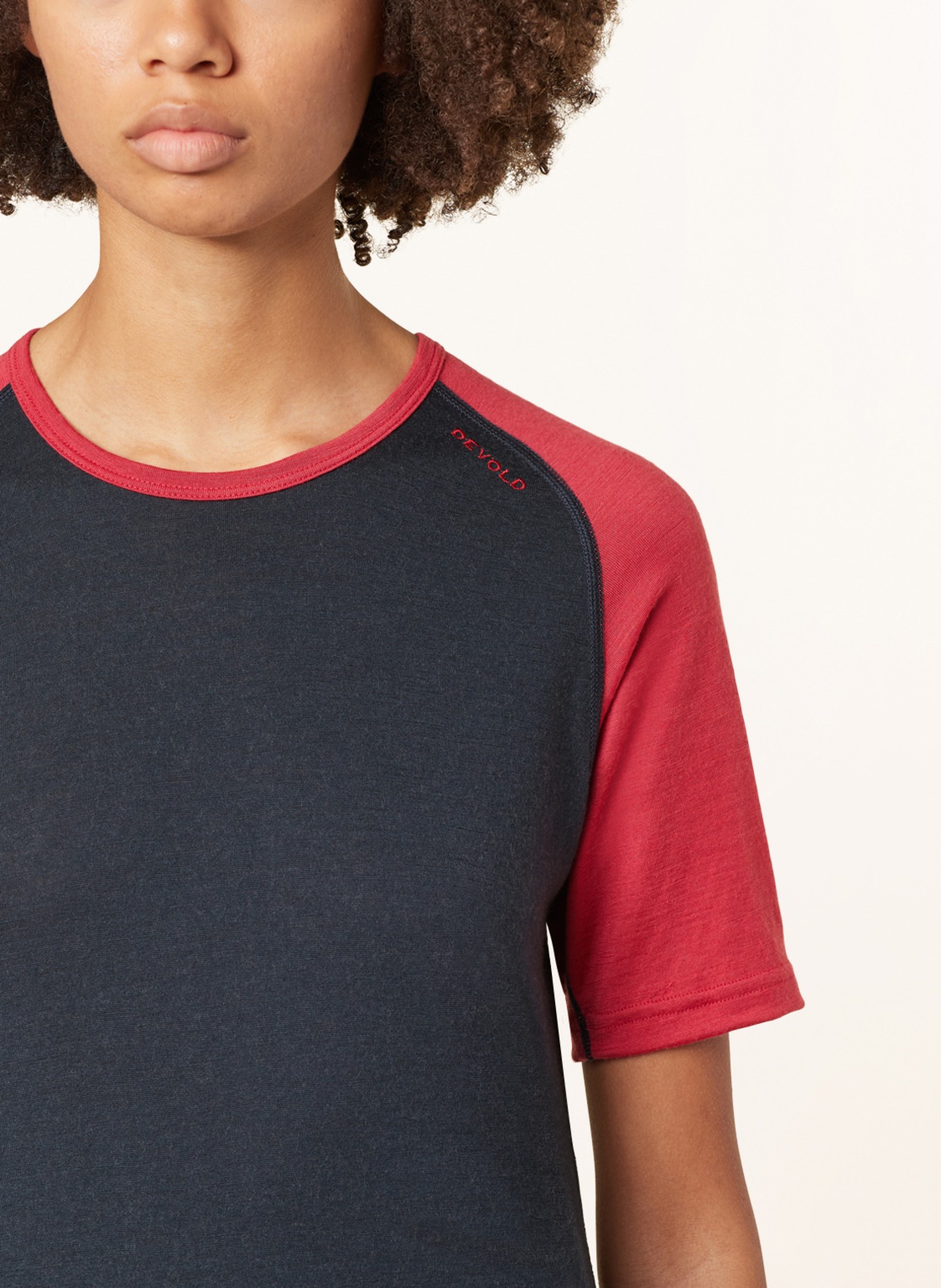 DEVOLD Functional underwear shirt JAKTA in merino wool, Color: DARK BLUE/ RED (Image 4)