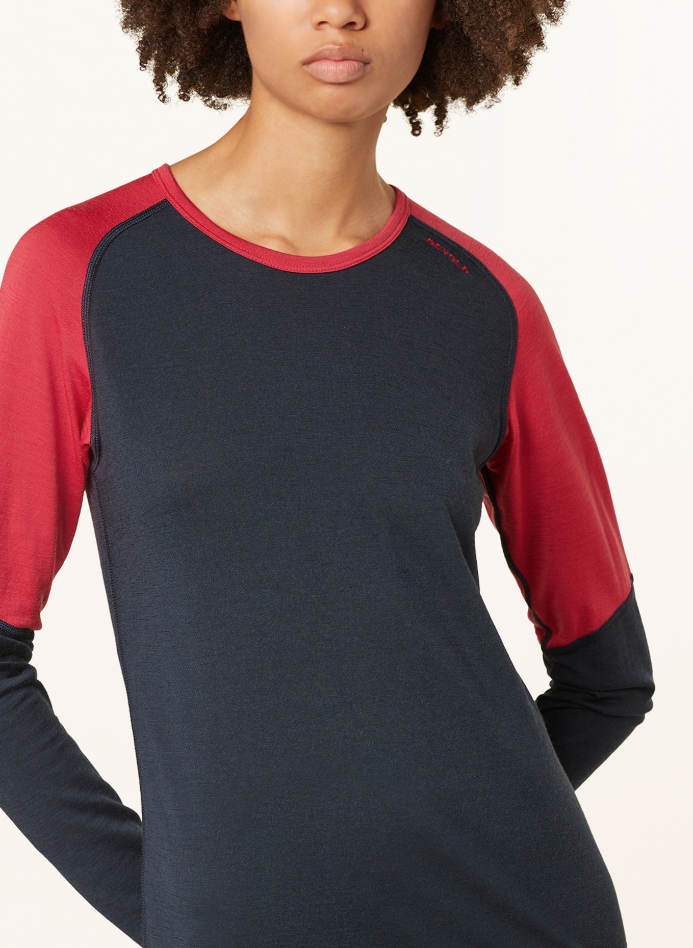 DEVOLD Functional underwear shirt JAKTA made of merino wool, Color: DARK BLUE/ RED (Image 4)