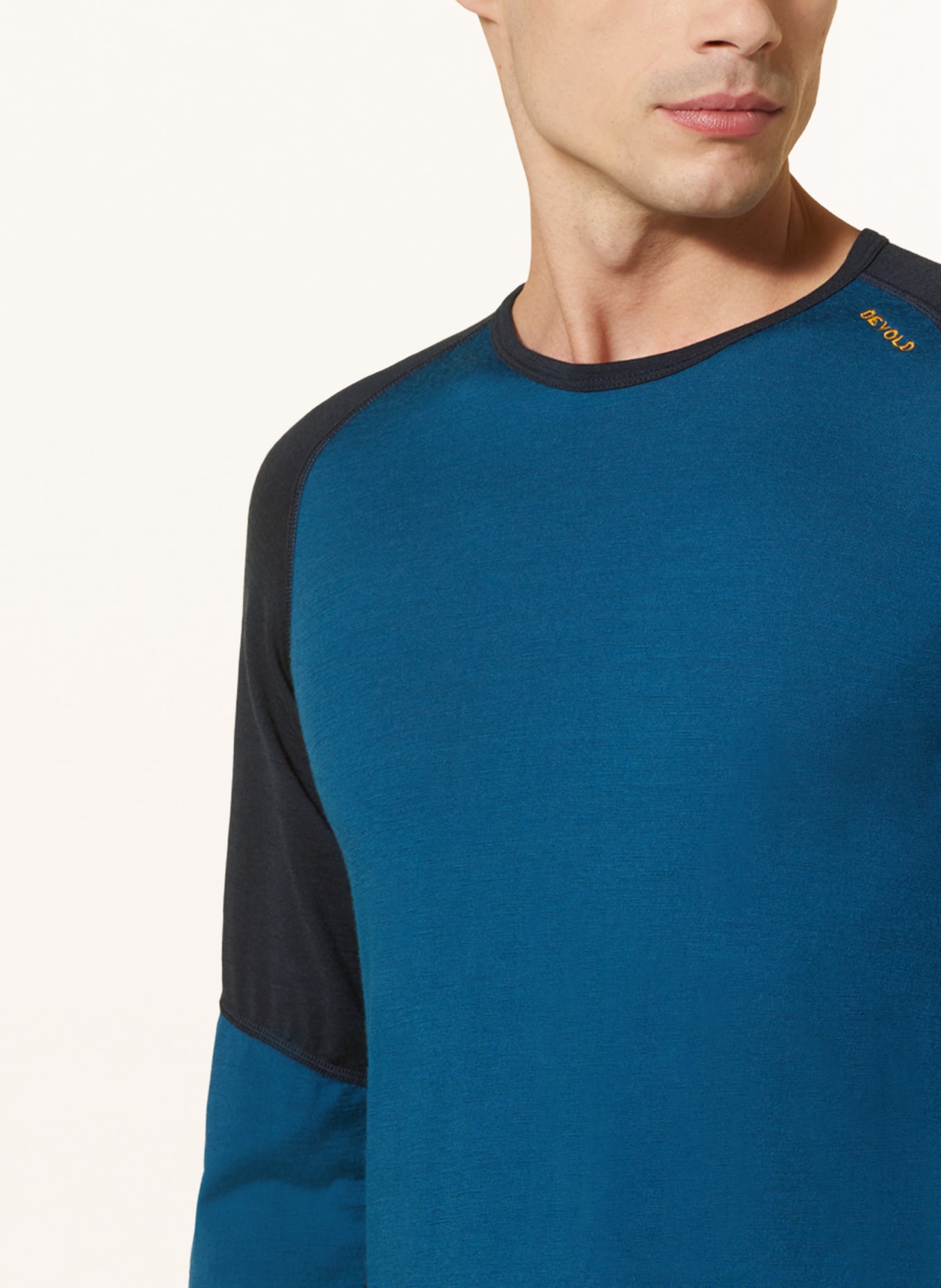 DEVOLD Functional underwear shirt JAKTA made of merino wool, Color: TEAL/ DARK BLUE (Image 4)