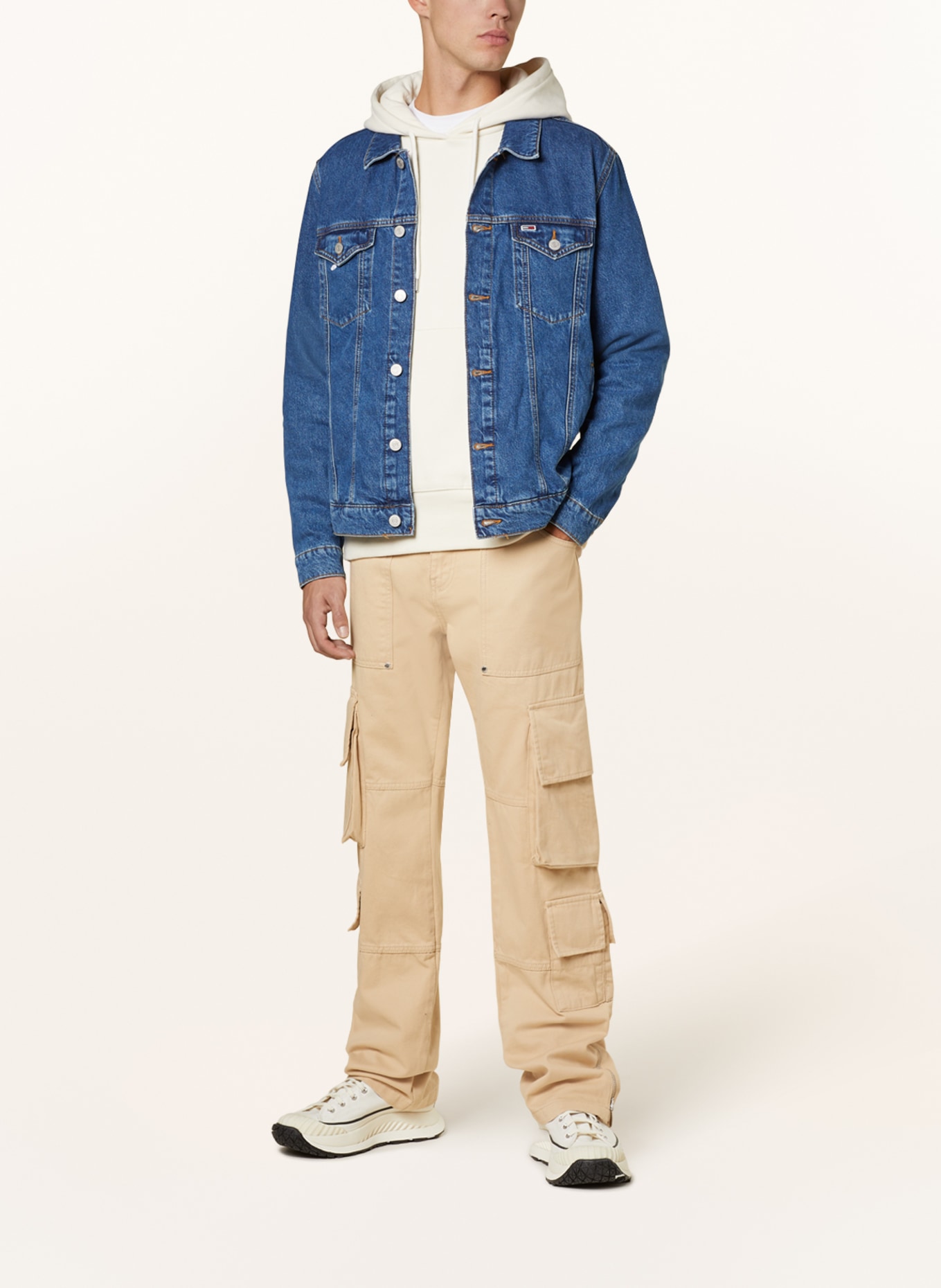 TOMMY JEANS Overjacket z jeansu REGULAR TRUCKER, Kolor: NIEBIESKI (Obrazek 2)