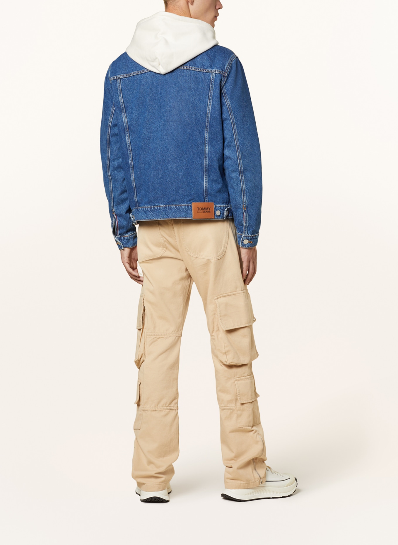 TOMMY JEANS Overjacket z jeansu REGULAR TRUCKER, Kolor: NIEBIESKI (Obrazek 3)
