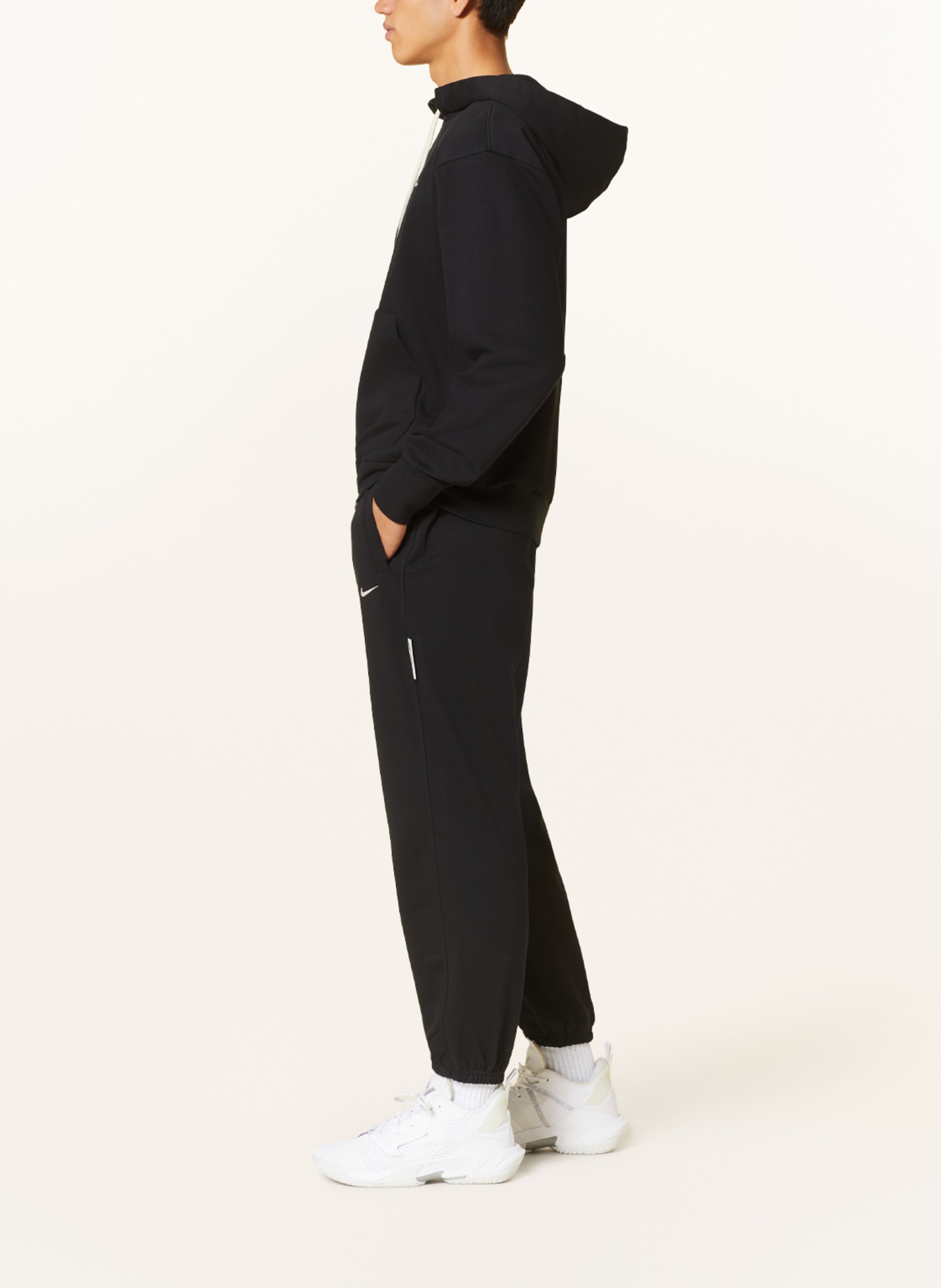 Nike Sweatpants STANDARD ISSUE DRI-FIT, Color: BLACK (Image 4)