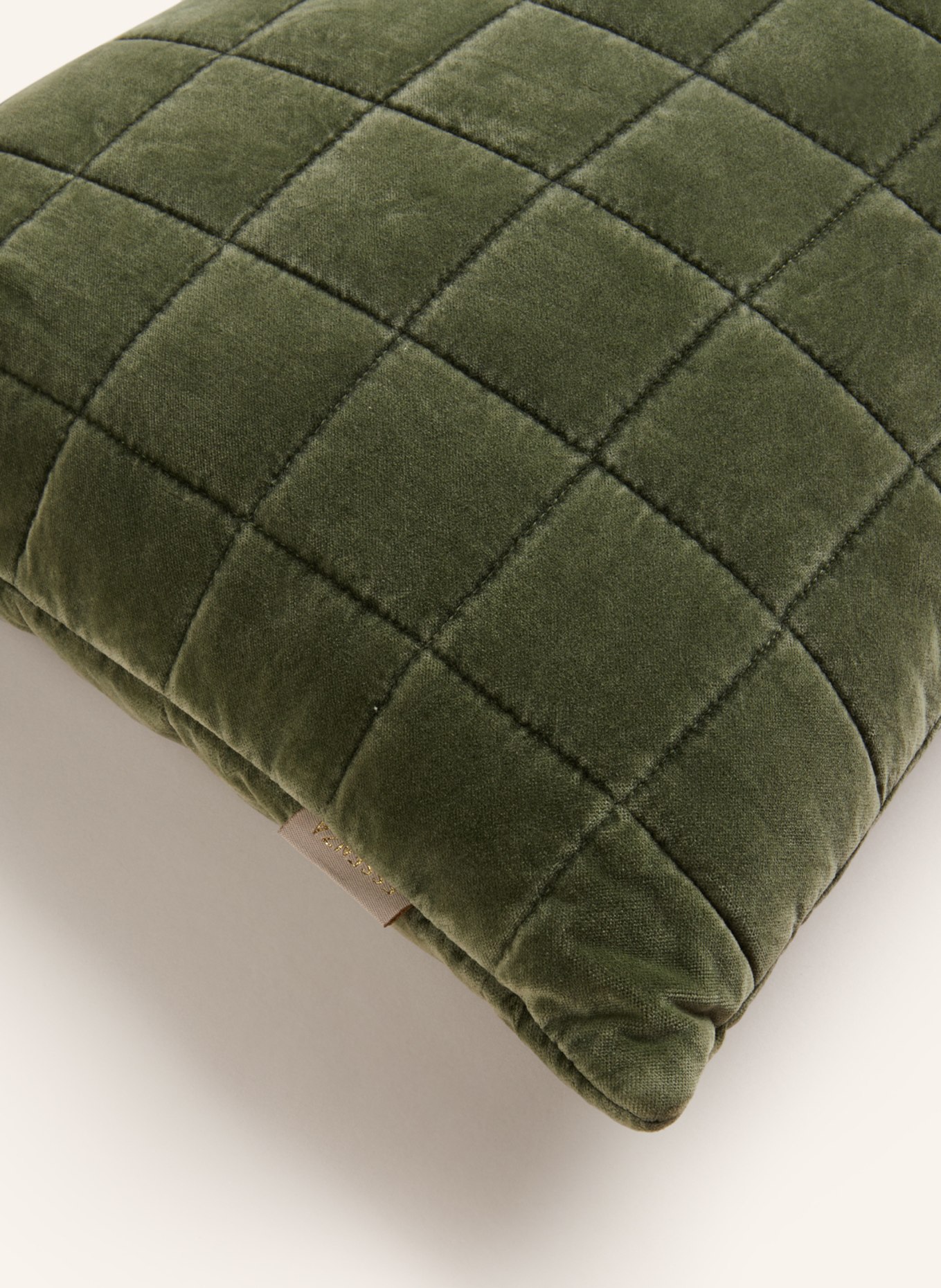 ESSENZA Decorative cushion JULIA made of velvet, Color: DARK GREEN (Image 3)