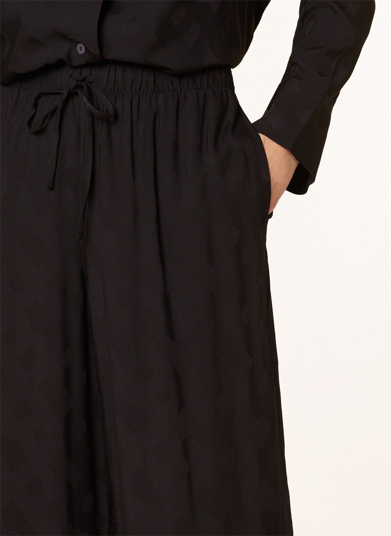 BOSS Schlafanzug SEASONAL aus Satin, Farbe: SCHWARZ (Bild 4)