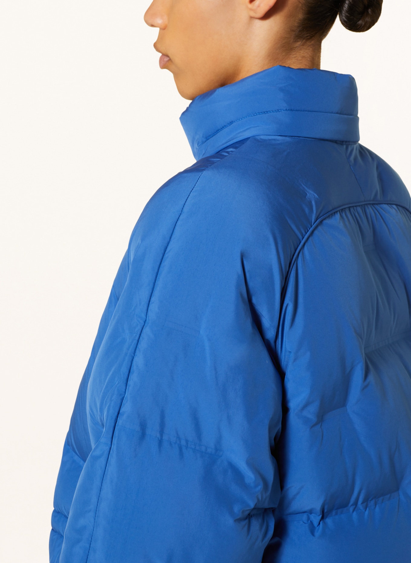GANNI Prošívaná bunda s odnímatelnou kapucí, Barva: MODRÁ (Obrázek 5)
