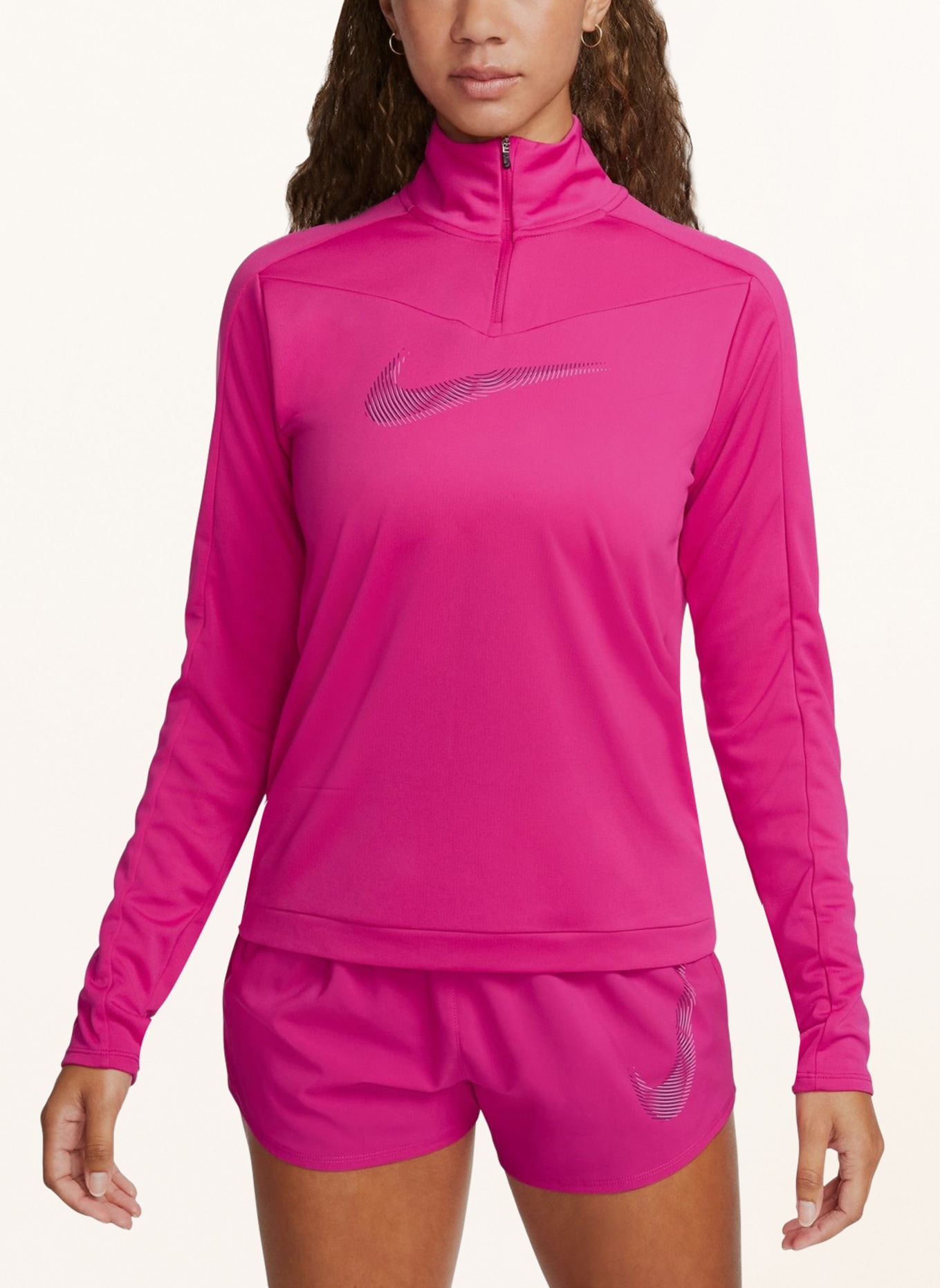 Nike Koszulka do biegania DRI-FIT SWOOSH, Kolor: MOCNORÓŻOWY (Obrazek 2)