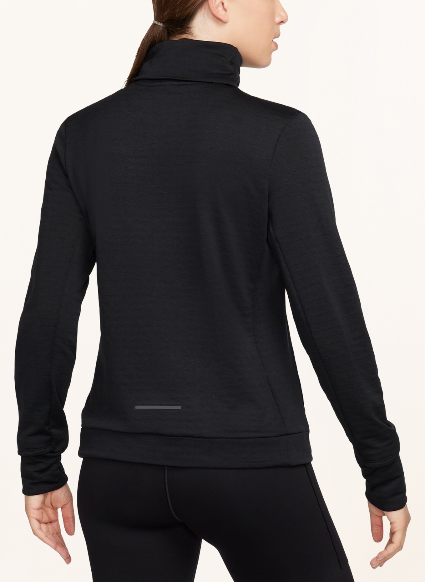 Nike Běžecké tričko THERMA-FIT SWIFT ELEMENT, Barva: ČERNÁ (Obrázek 3)