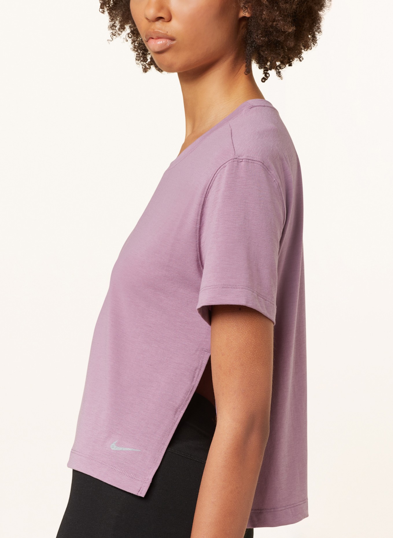 Nike T-shirt YOGA DRI-FIT in light purple